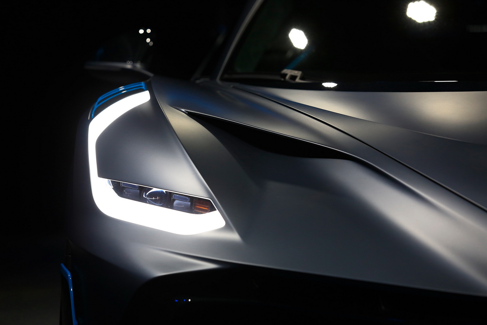 Bugatti Divo Bugatti Divo Looks Spectacular Under Any Light, Check It Out In 92 Images From Paris