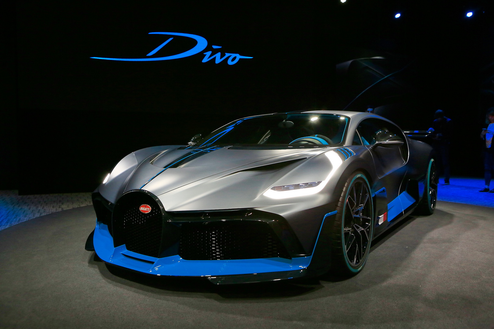 Bugatti Divo Bugatti Divo Looks Spectacular Under Any Light, Check It Out In 92 Images From Paris