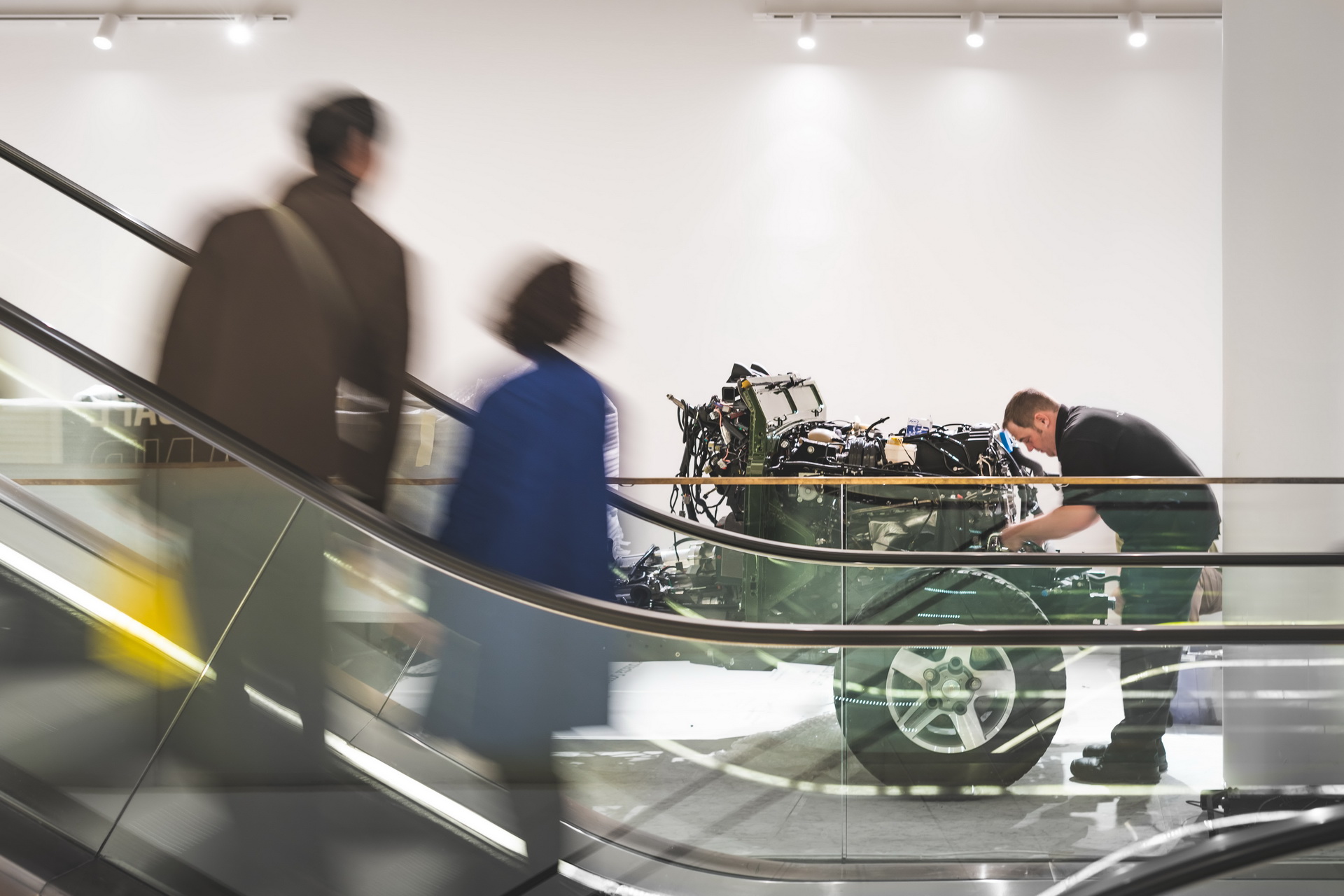 Land_Rover_Classic_Defender_Selfridges_05 One-Off Defender ‘Selfridges Edition’ Made Exclusively For Store’s Designer Room