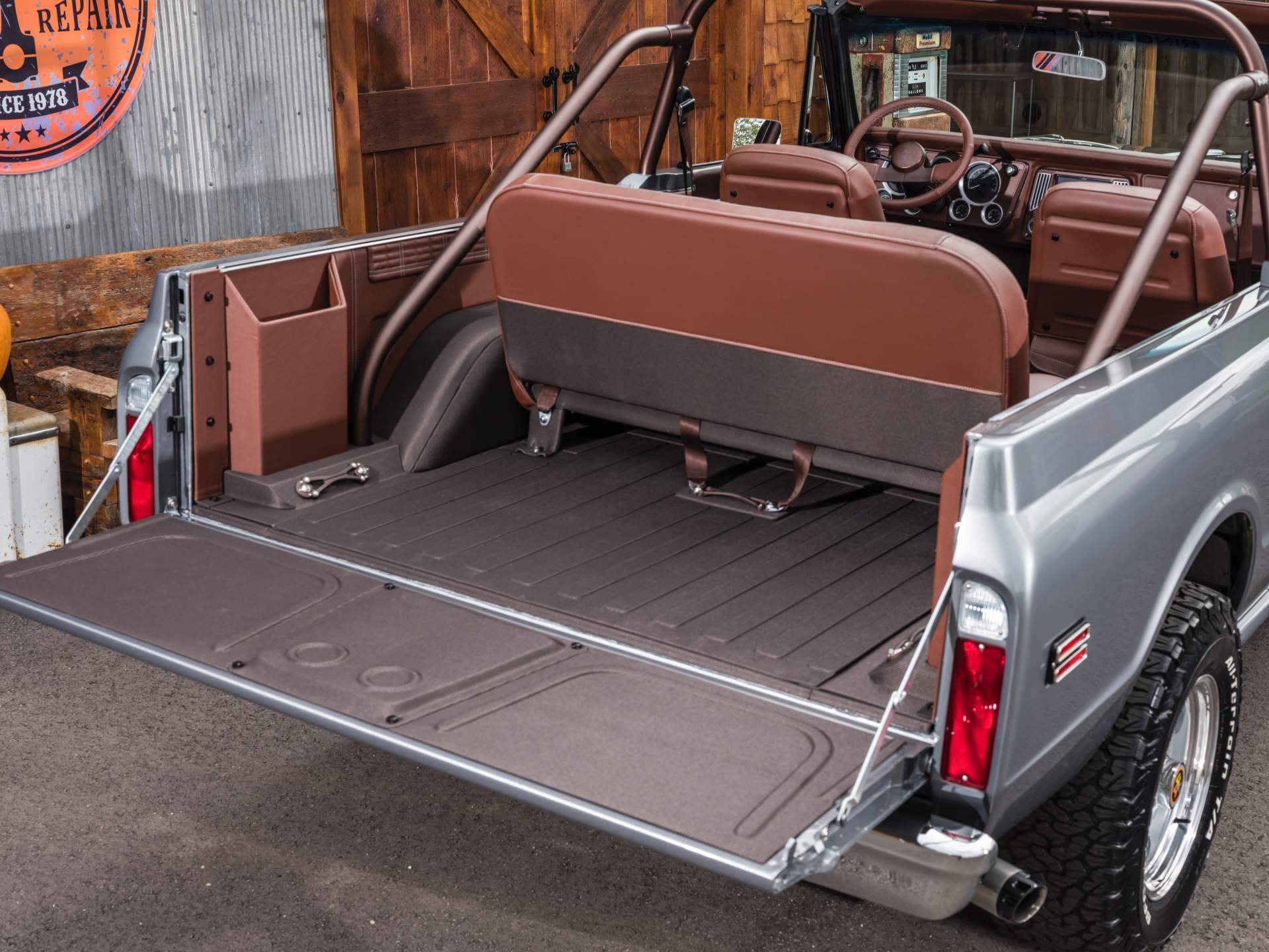 1971 Chevrolet K5 Blazer Seaker by Ringbrothers 17 Ringbrothers’ First SUV Is An LS3-Powered 1971 Chevy K5 Blazer
Restomod