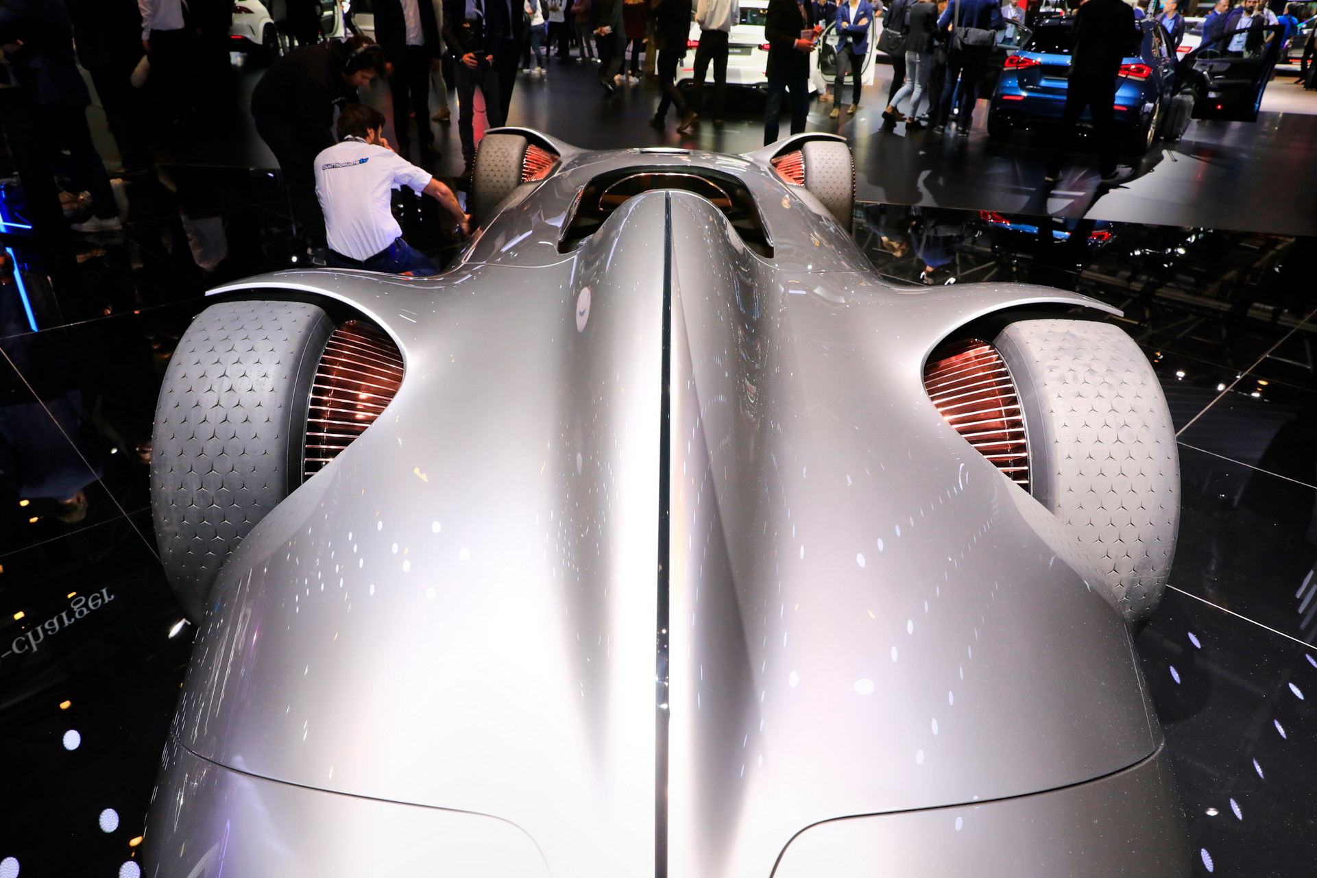 Mercedes B152 2018 Paris Auto Show Gallery: Mercedes-Benz