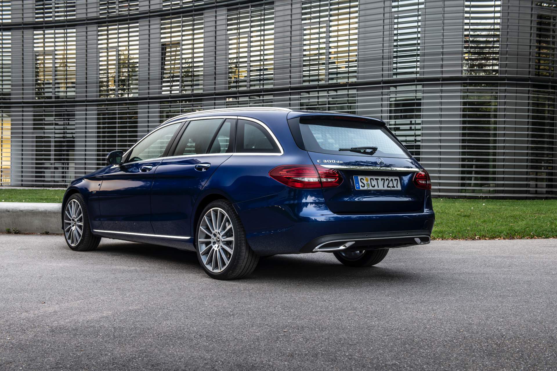 FV EQ Stuttgart 2018
Driven by EQ Stuttgart 2018 302 HP Mercedes C300de Diesel PHEV Can Cover 57 Km In EV Mode