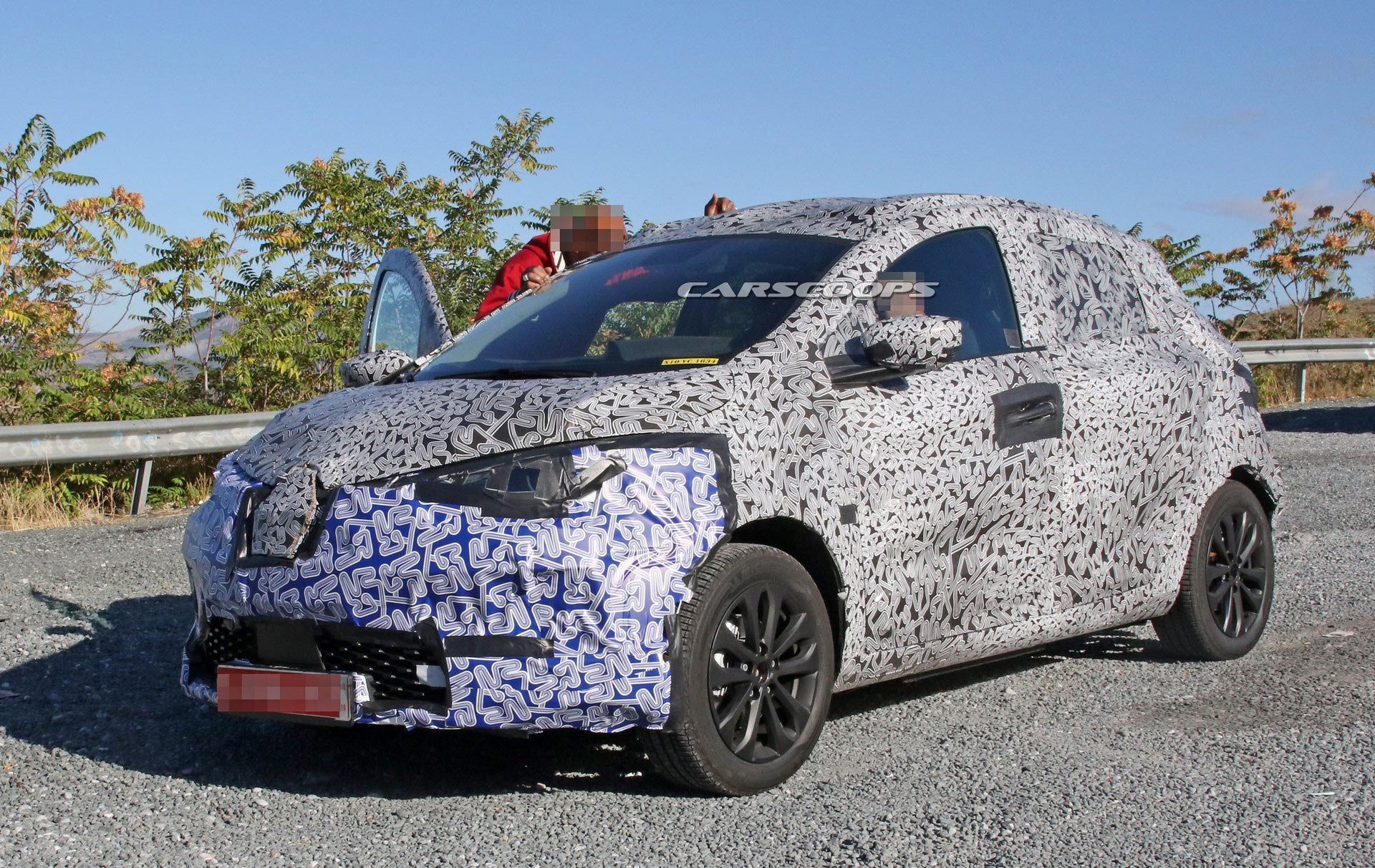2020-Renault-Zoe-Spy-12 2020 Renault Zoe Spied With An Evolutionary Design