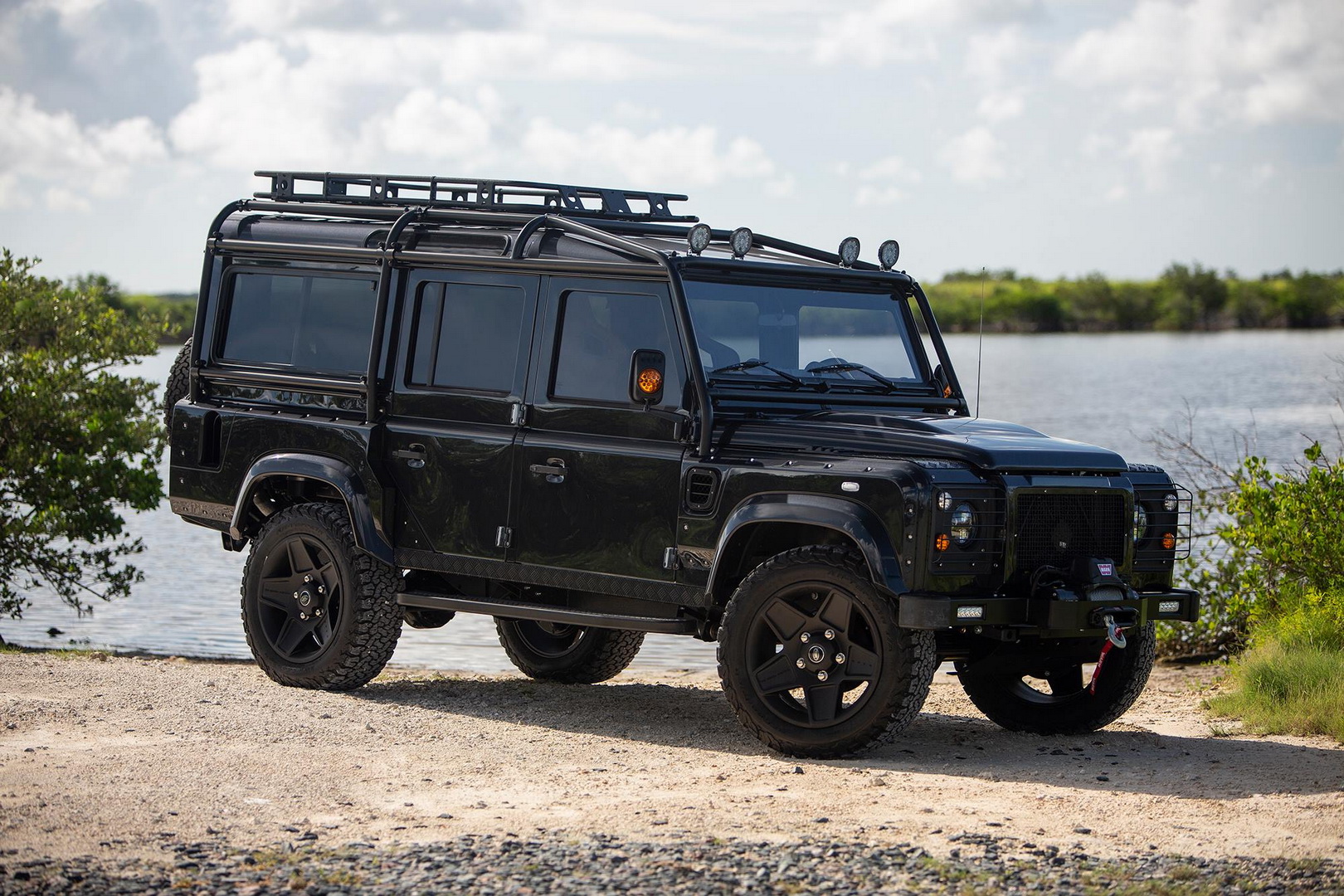 land rover defender tuning 3 Custom Land Rover Defender Has Corvette Power, Kahn Body Kit