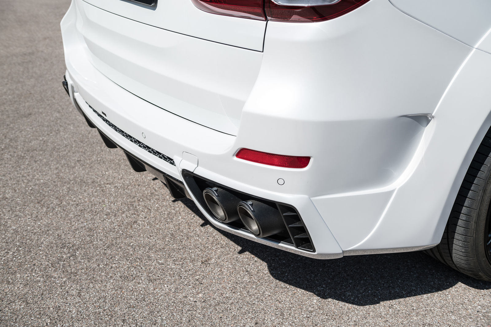 bmw-x5-f15-tuning-g-power-4 G-Power’s BMW X5 Typhoon Wide Body Kit Matches Looks With Muscle