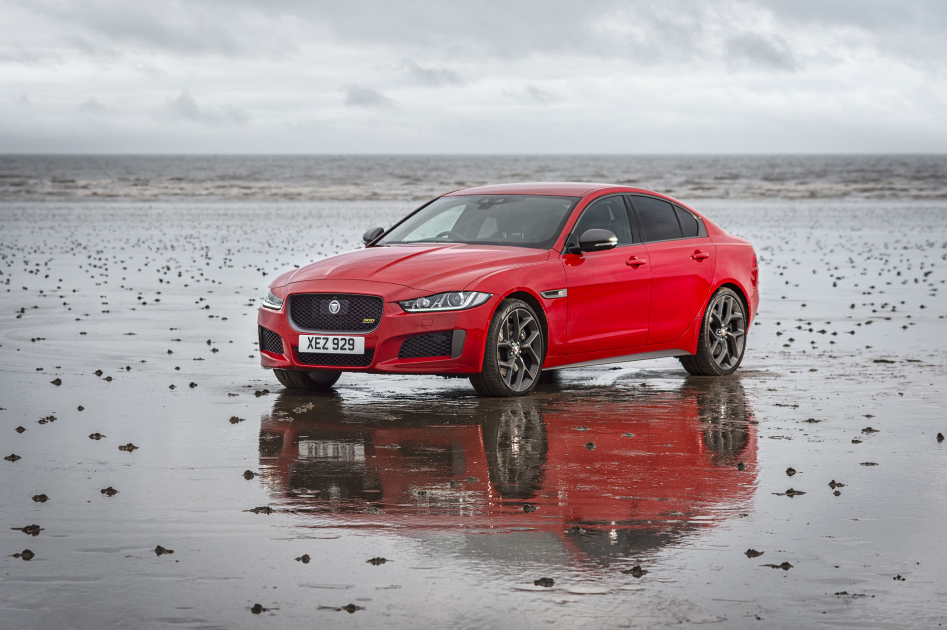 Jag_XE_300_SPORT_SV_Project_8_DNA_181018_09 copy Watch Two Similar Yet Very Different Jaguar XEs Race Down The Beach
