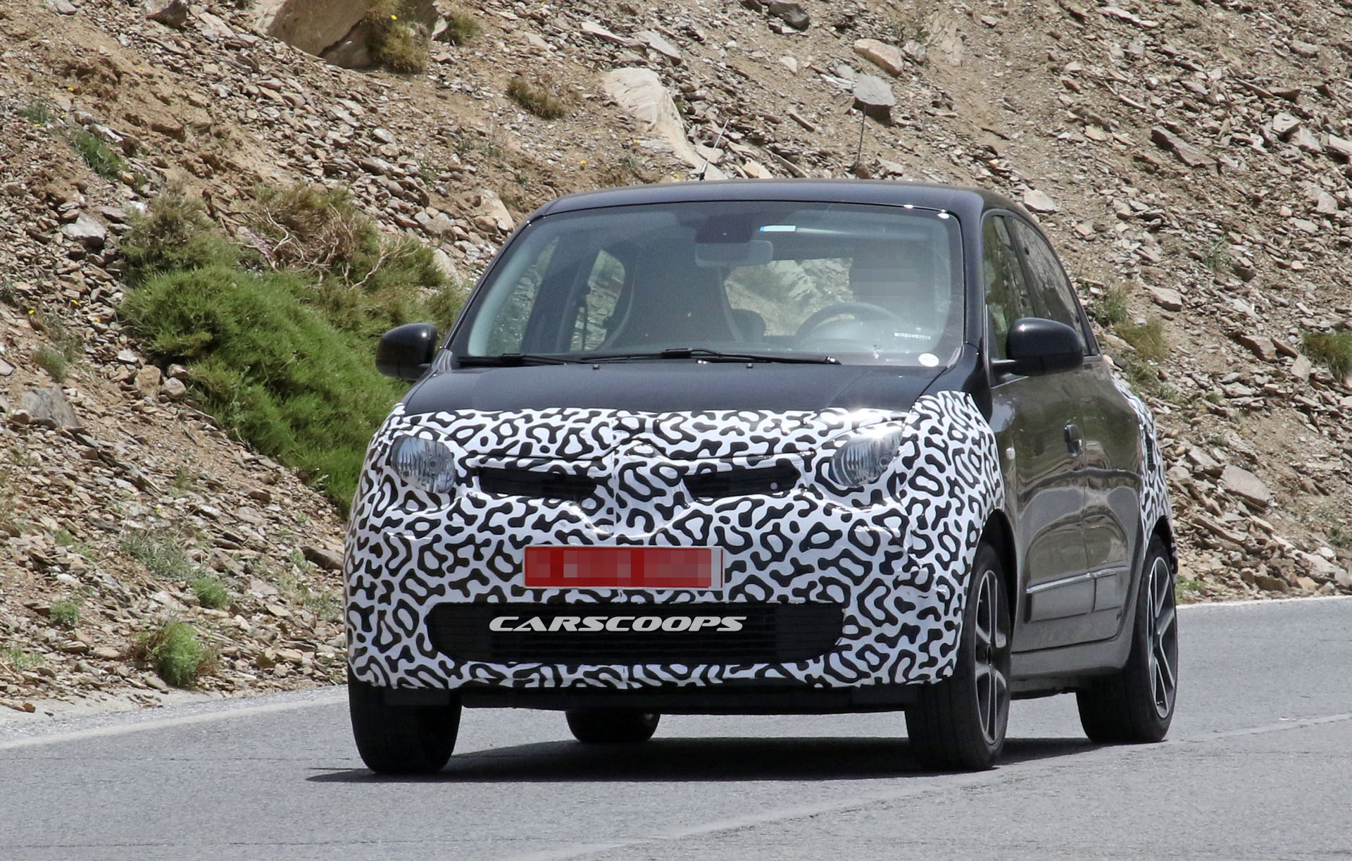 Renault Twingo facelift 1 copy Renault’s Updated Twingo Got Lost En Route To Paris, But We Found It