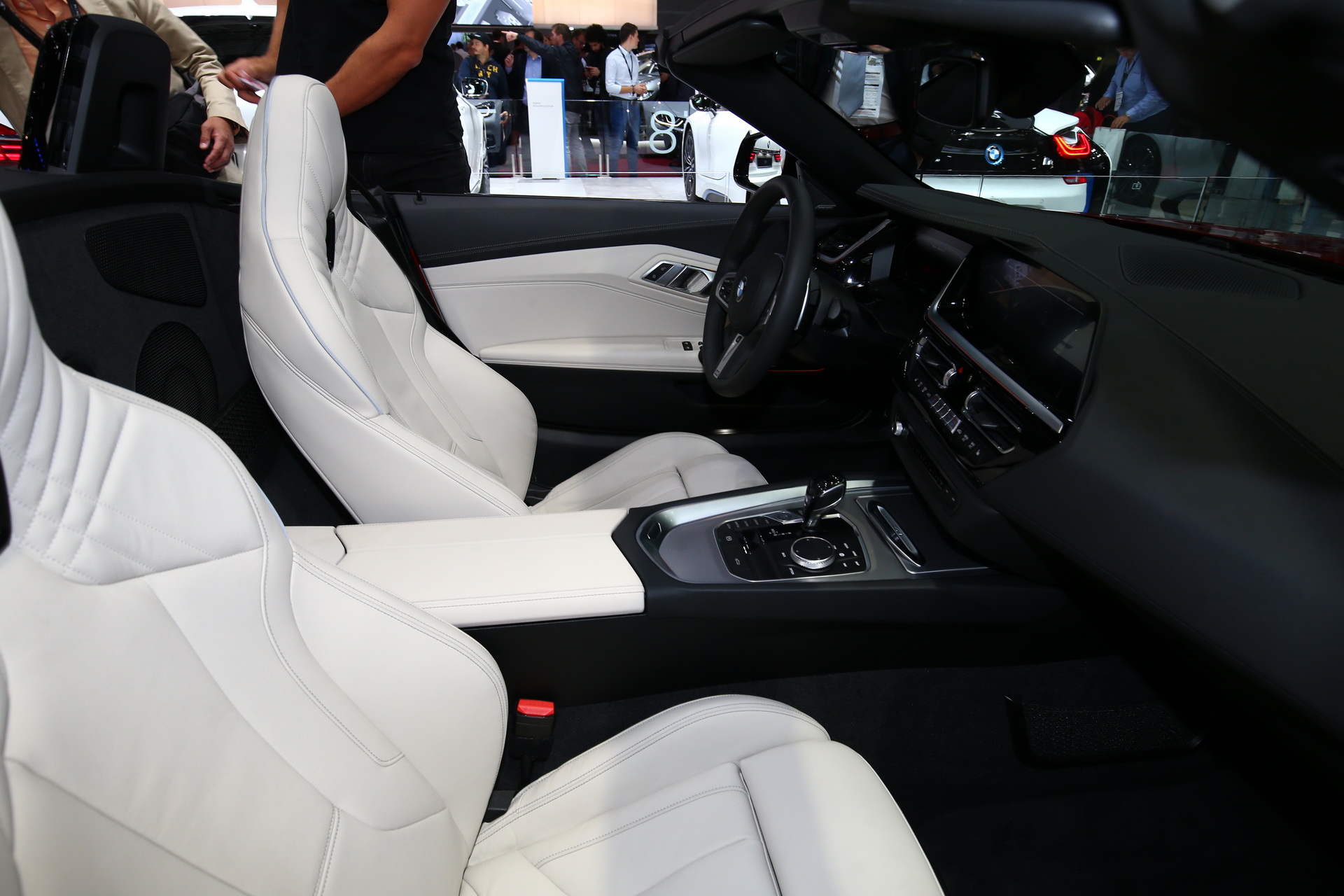 2019-BMW-Z4-20 New BMW Z4 Promises To Excite Drivers With Its Handling Dynamics