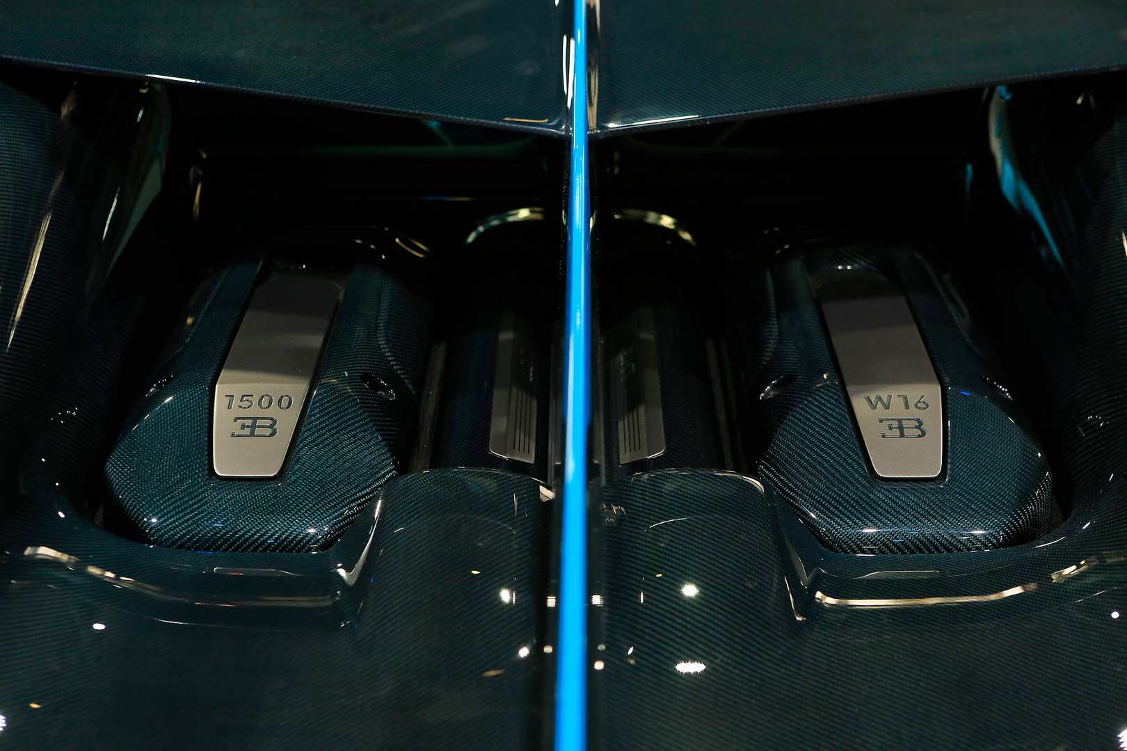 Bugatti Divo Bugatti Divo Looks Spectacular Under Any Light, Check It Out In 92 Images From Paris