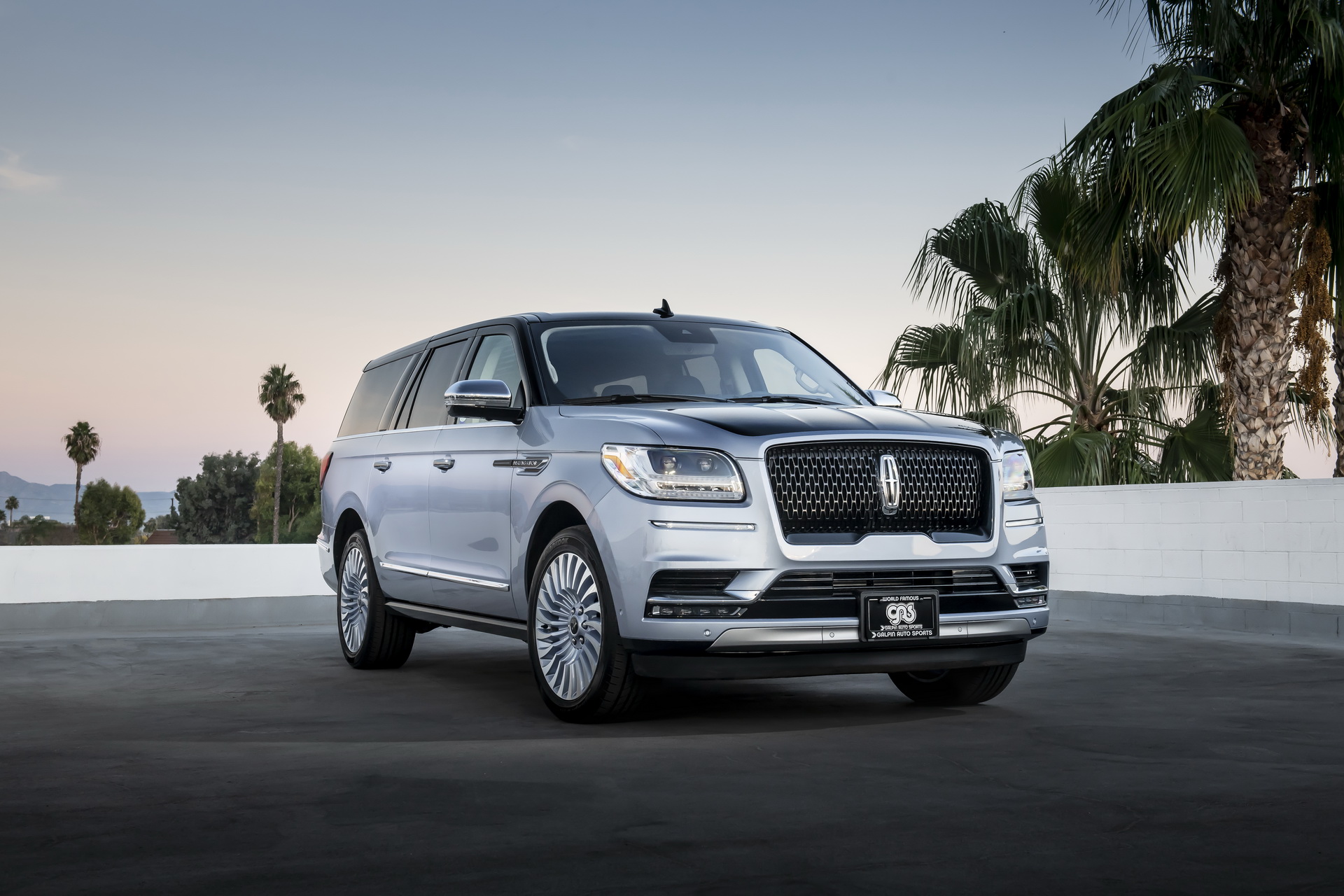 Lincoln-Navigator-Jay-Leno-01 Jay Leno’s Customized Lincoln Black Label Navigator Debuts At SEMA