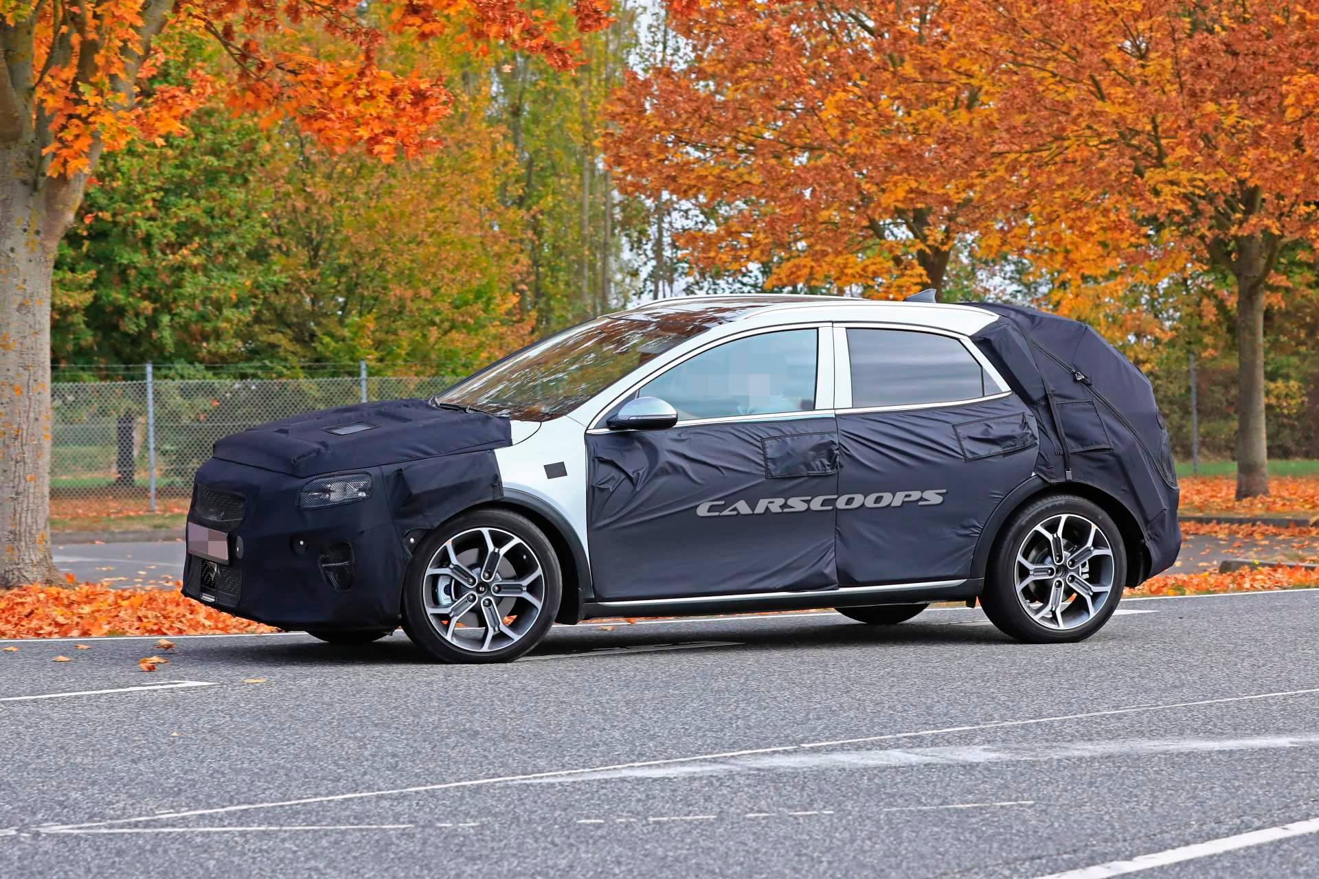 2010 Kia Ceed SUV spy shots 5 2020 Kia XCeed Crossover Spied Testing Against VW T-Roc