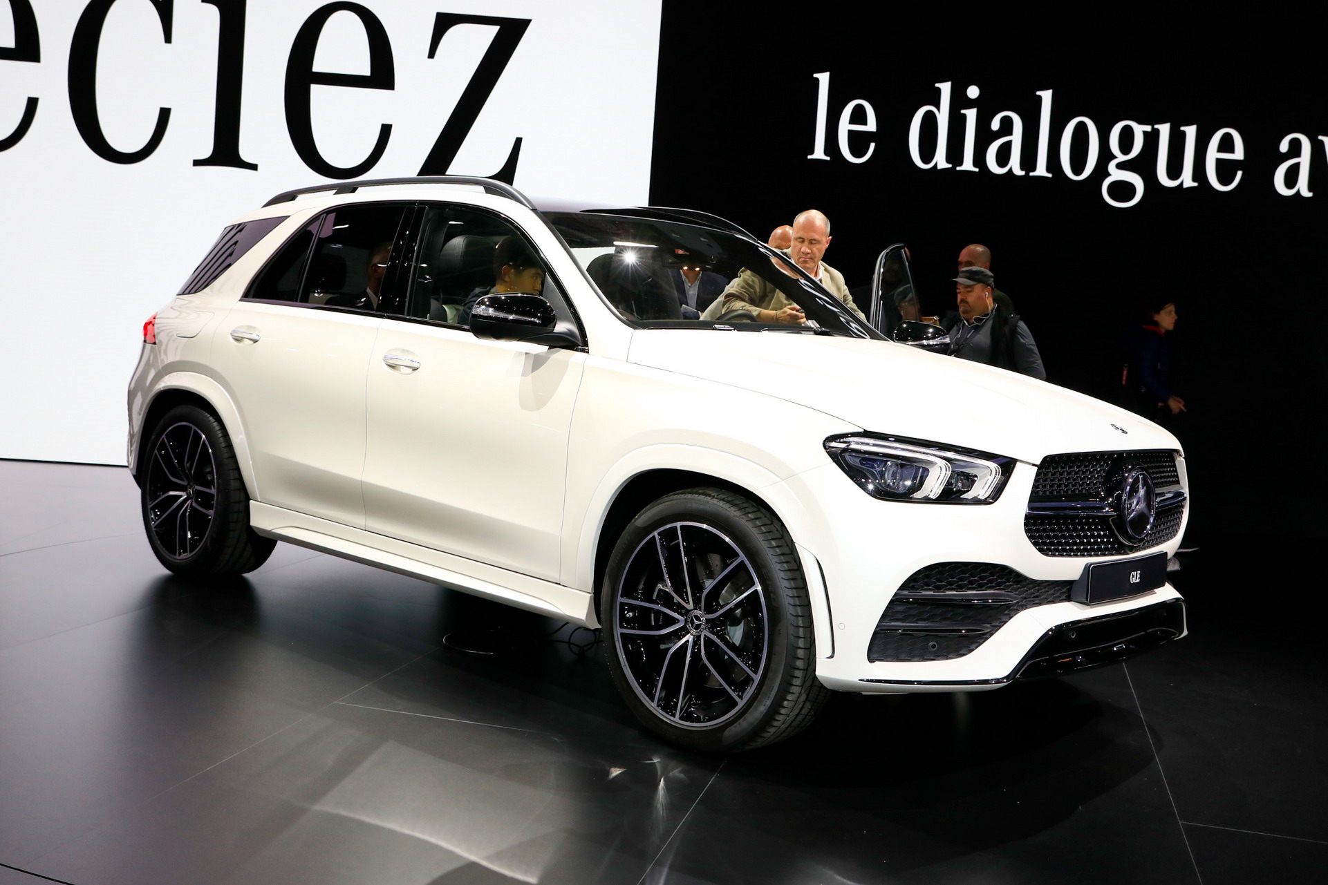 Mercedes B65 2018 Paris Auto Show Gallery: Mercedes-Benz