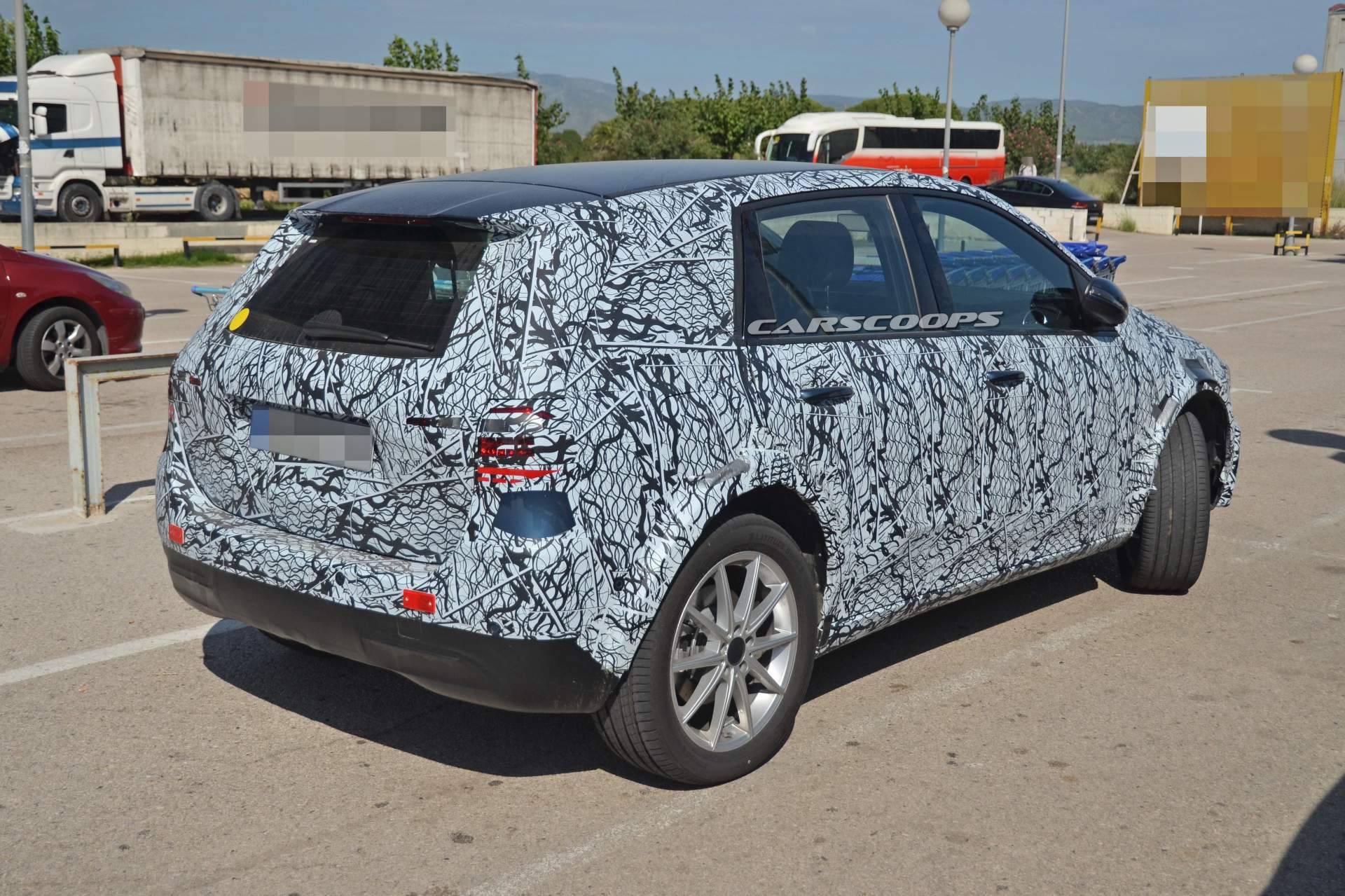 Mercedes-EQ-B-test-mule-spy-shots-6 Is This B-Class Actually A Test Mule For Mercedes’ EQB Electric SUV?