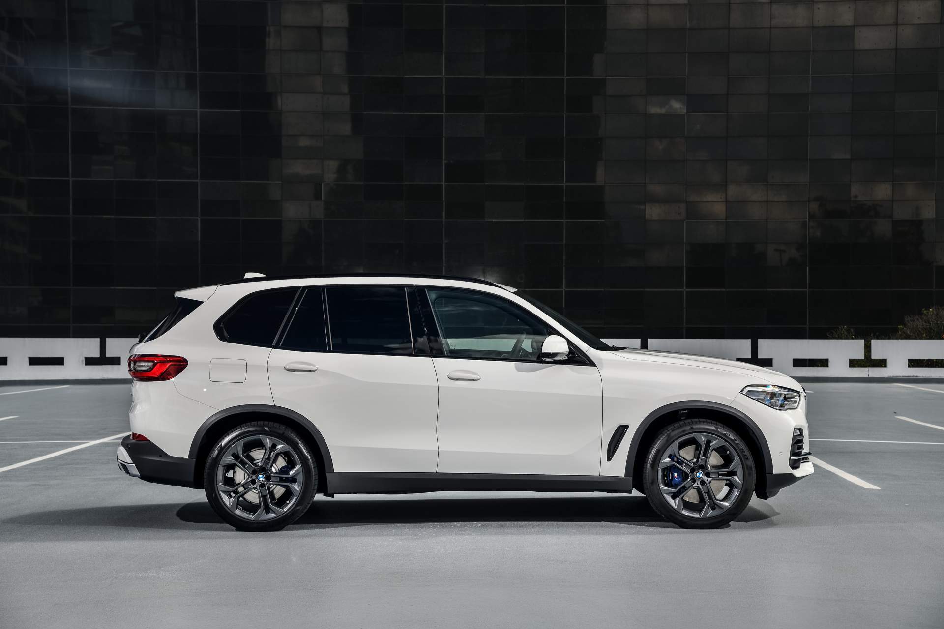 2019 BMW X5 8 Your 2019 BMW X5 Photo Gallery Is Here And It’s Huge