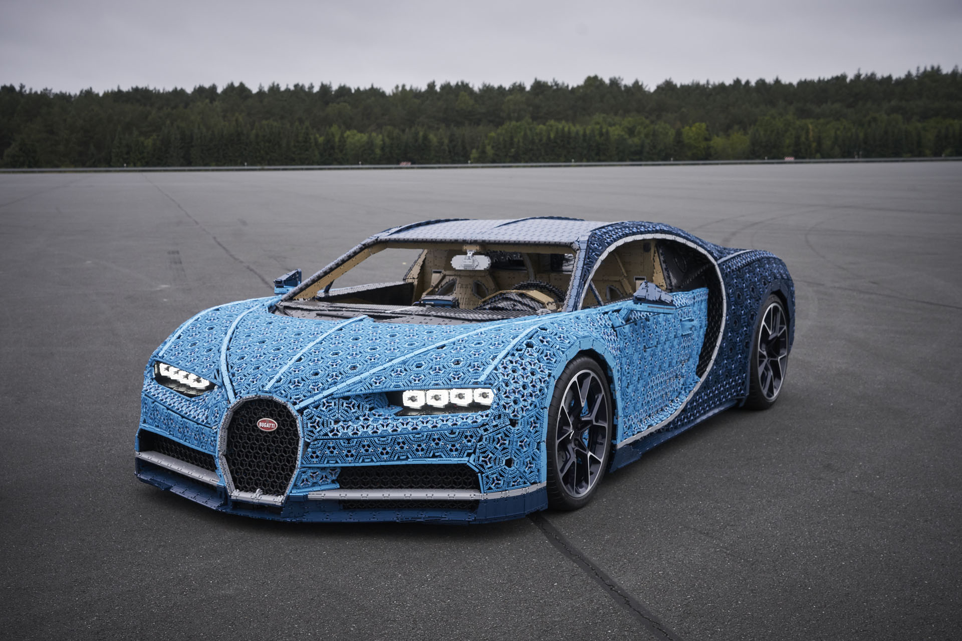 lego bugatti chiron paris livepics 16 Life-Size LEGO Bugatti Chiron Brings Wholesome 12 MPH Fun To Paris