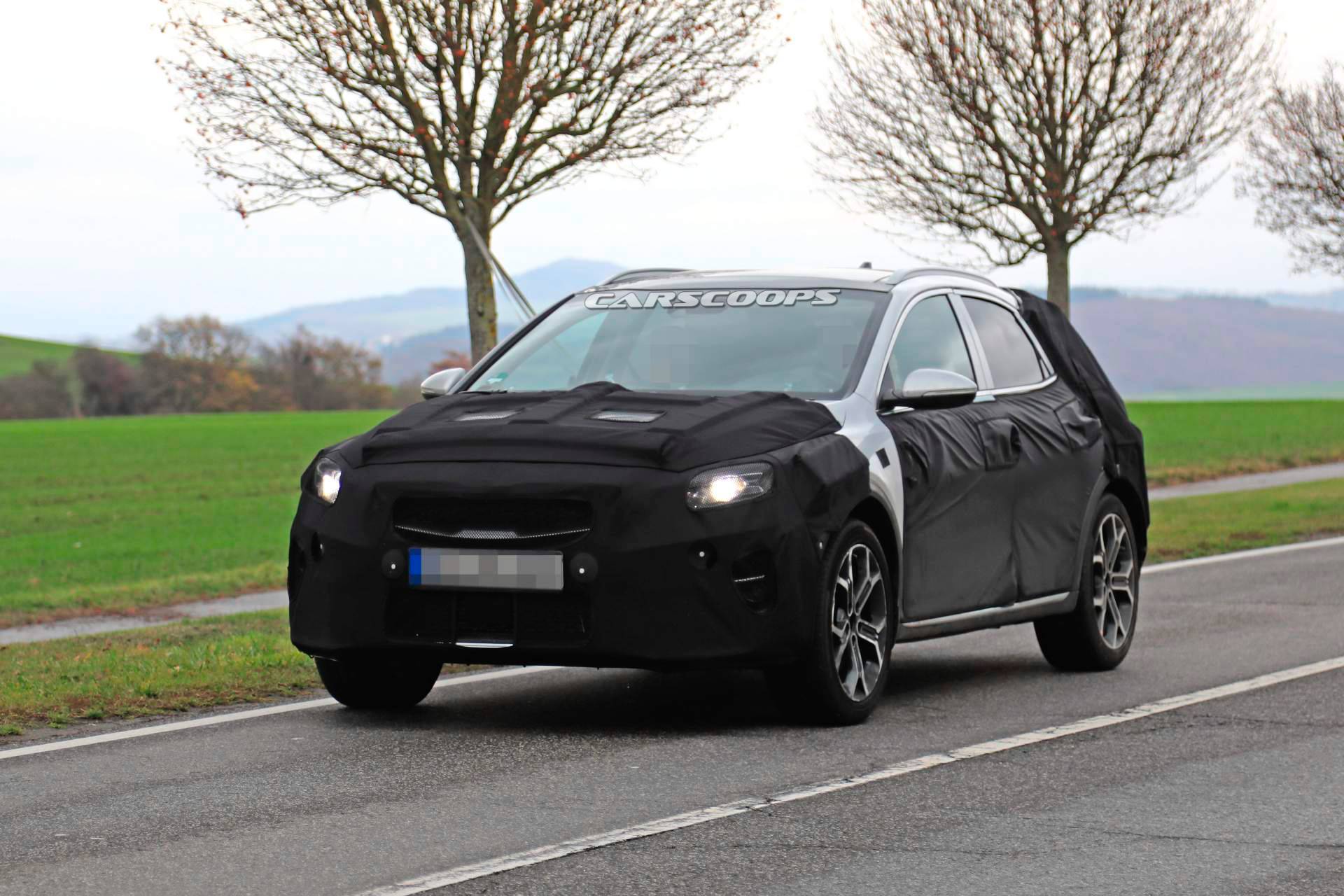 2020 Kia Ceed crossover spy shots 11 2020 Kia XCeed Crossover Spied Testing Against VW T-Roc