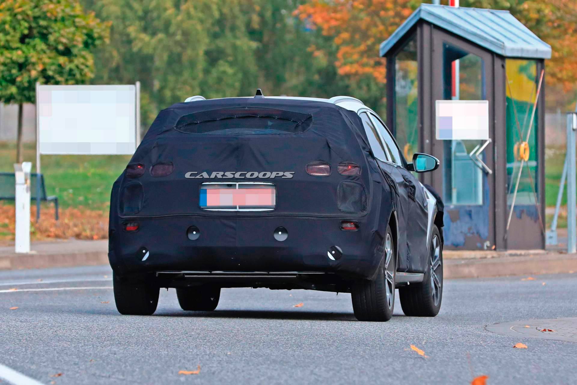 2010 Kia Ceed SUV spy shots 11 2020 Kia XCeed Crossover Spied Testing Against VW T-Roc