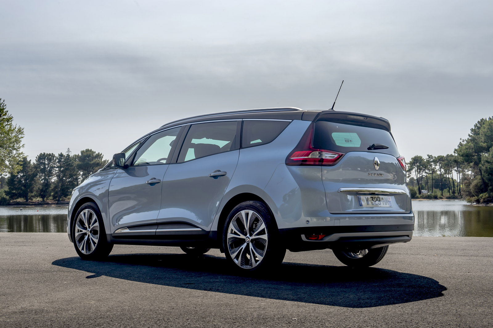 Renault-Scenic-Grand-Scenic-6 Renault Still Pondering Whether It Should Replace The Scenic