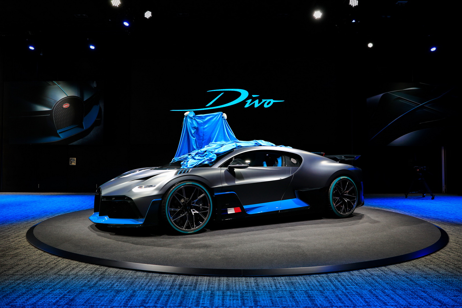 Bugatti Divo Bugatti Divo Looks Spectacular Under Any Light, Check It Out In 92 Images From Paris