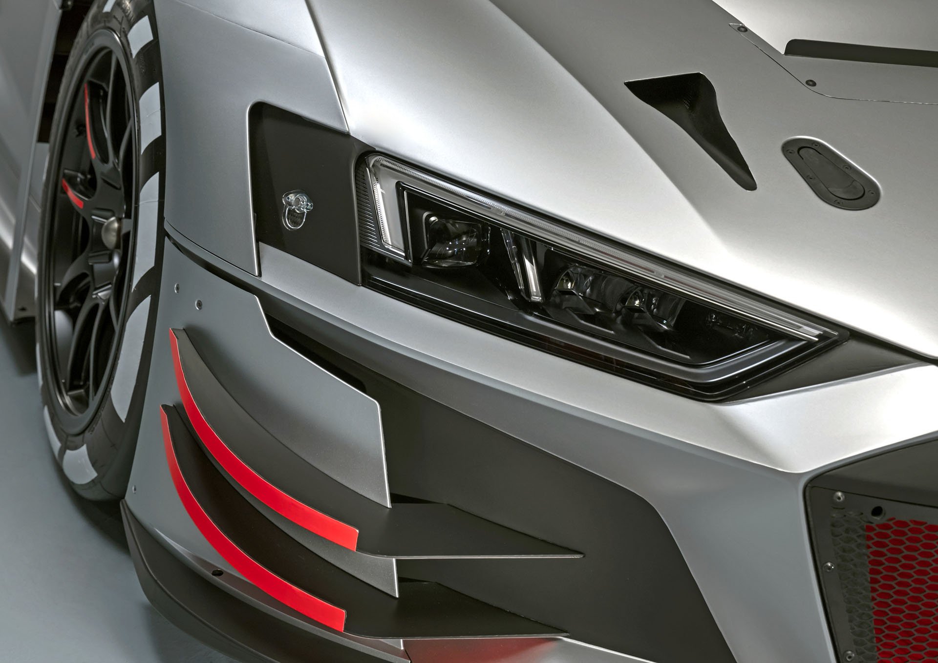 audi r8 lms paris live pics 22 New Audi R8 LMS Racer Gives Us A First Taste Of Upcoming R8 Facelift