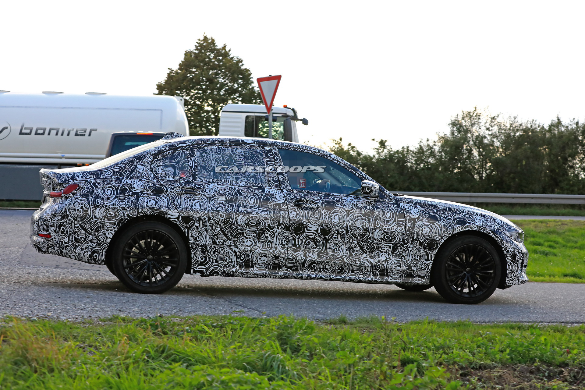 2019 bmw 3 series lwb spy shots-5 2019 BMW 3-Series Long Wheelbase Stretches Out In First Spy Images