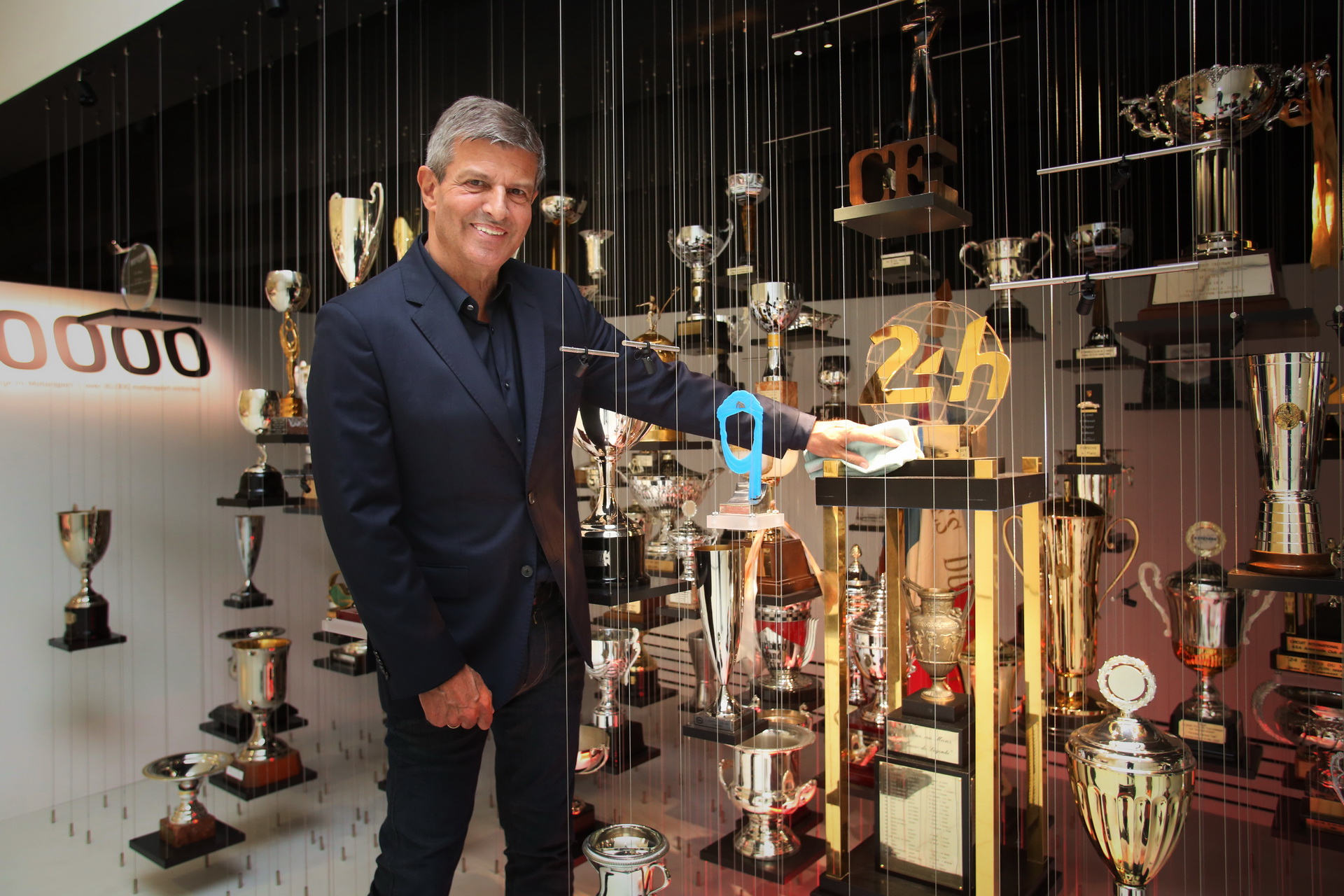 Porsche-919-Final-Drive-02 Le Mans-Winning 919 Hybrid Driven On Public Roads To Its Retirement At The Porsche Museum