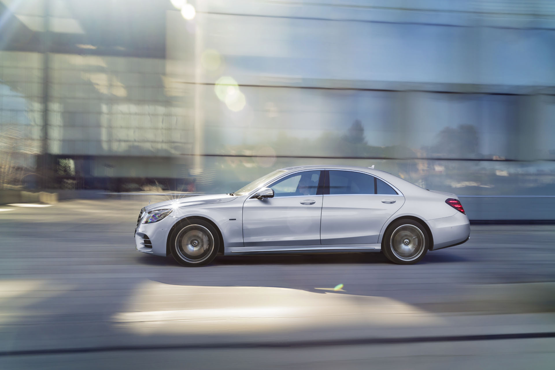 EQ Power: Neuer Plug-in-Hybrid Mercedes-Benz S 560 e: Mehr Leistung, mehr Reichweite Mercedes S560e PHEV Launches With 476 HP, 31 Miles Of Electric Range