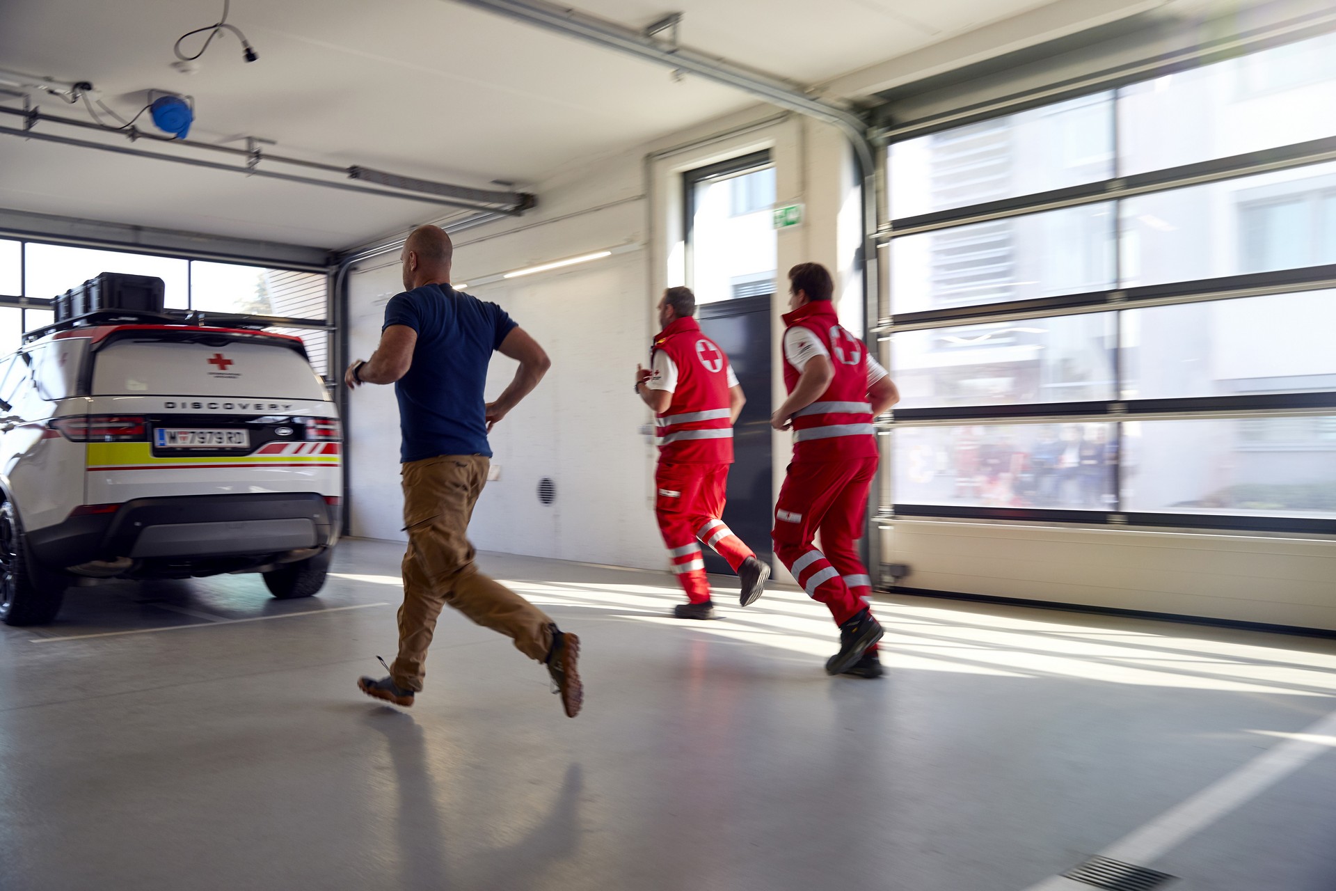 Land Rover Discovery Emergency Response Vehicle-21 Land Rover SVO Builds A One-Off Discovery Emergency Vehicle Complete With A Drone