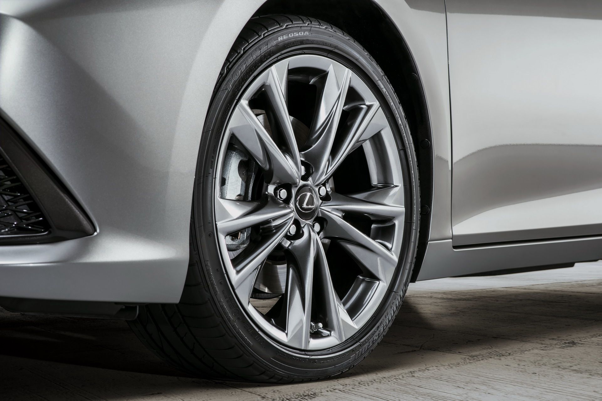 2019 lexus es 300h paris livepics 45 2019 Lexus ES 300h Looks To Make A Name For Itself In Europe As GS Replacement