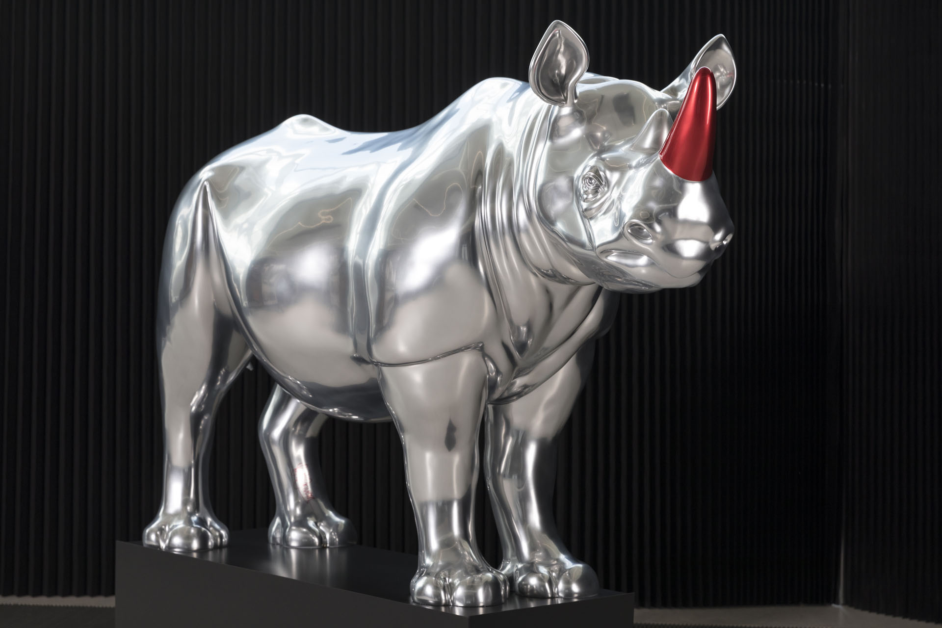 land-rover-rhino-sculpture-02 Land Rover’s Latest Helped Raise $800k – And It Doesn’t Even Have Wheels