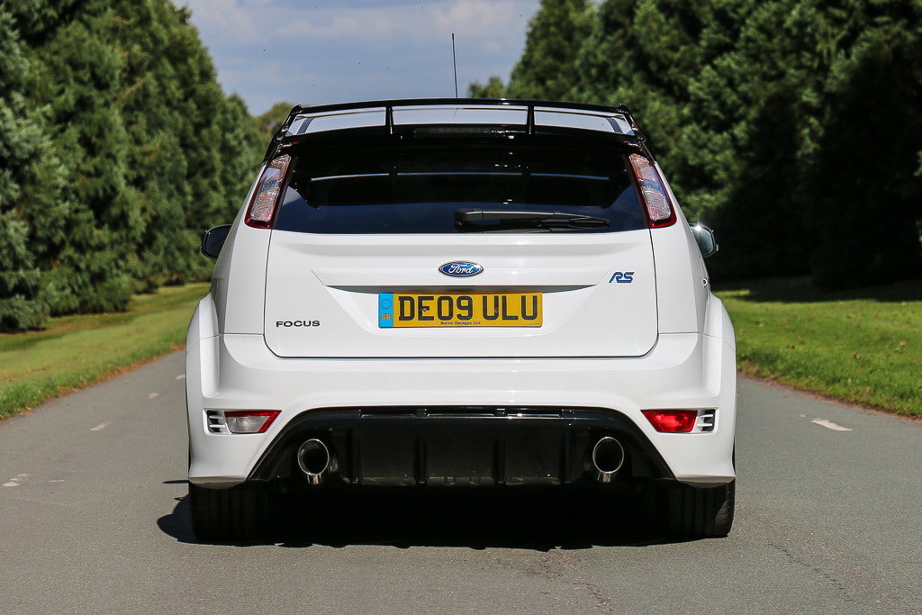2009 ford focus rs mk2 4 Interested In A White Ford Focus RS Mk2 With Under 10k Miles?