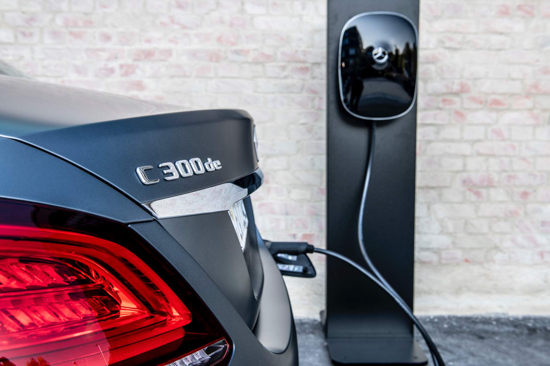 FV EQ Stuttgart 2018Driven by EQ Stuttgart 2018 302 HP Mercedes C300de Diesel PHEV Can Cover 57 Km In EV Mode