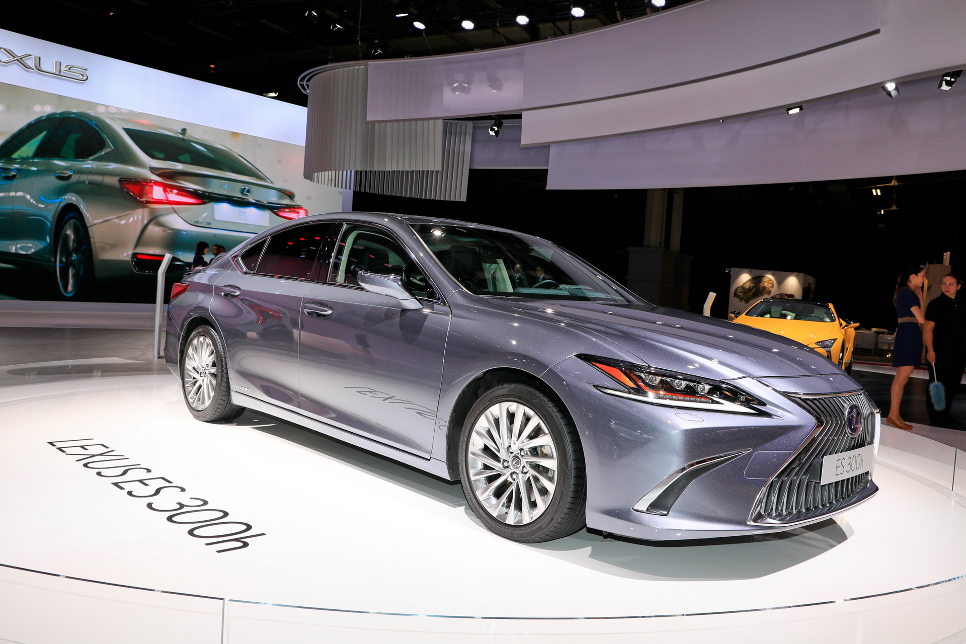 2019 lexus es 300h paris livepics 4 2019 Lexus ES 300h Looks To Make A Name For Itself In Europe As GS Replacement