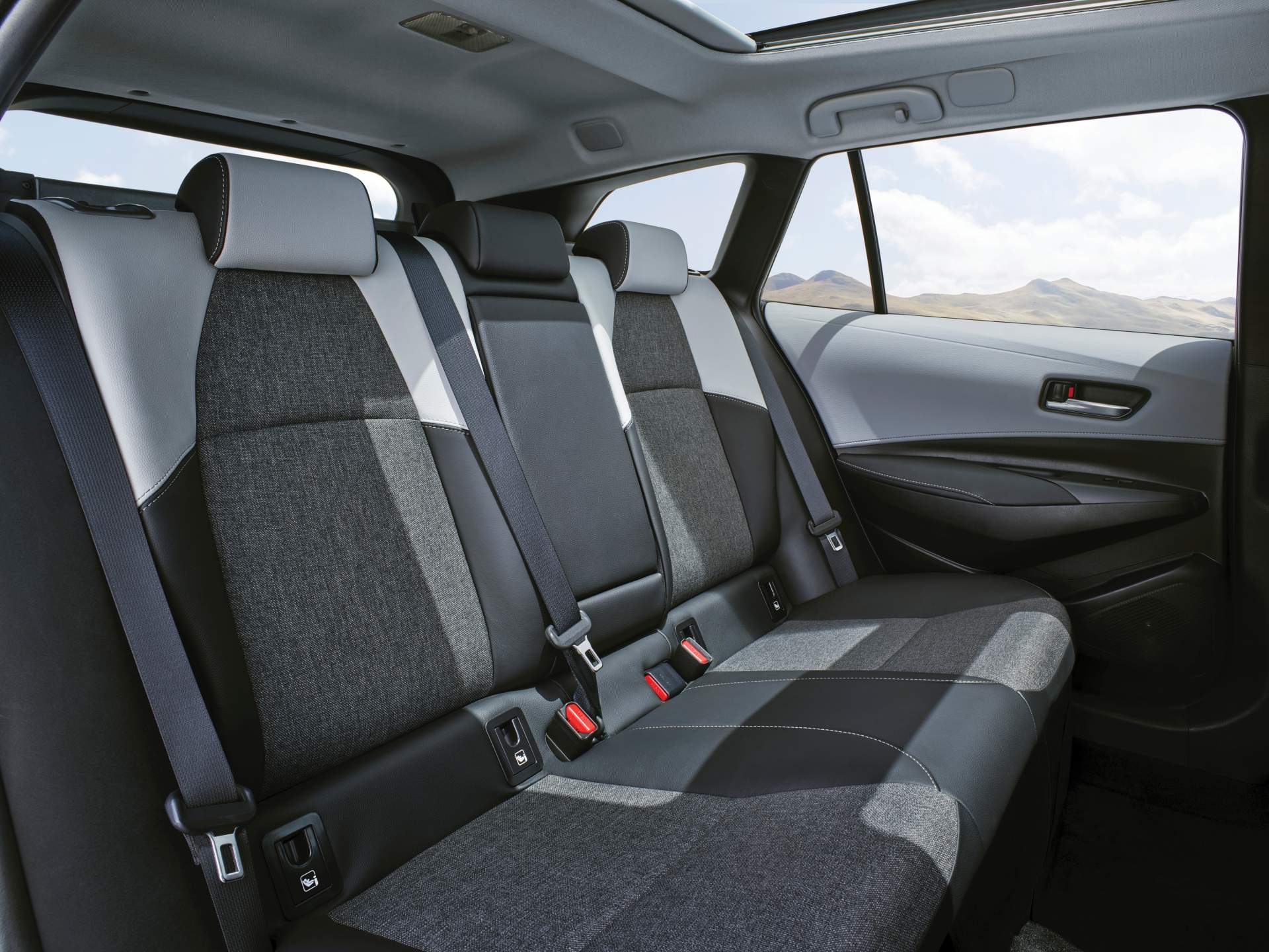 2019 Toyota Corolla 7 2019 Toyota Corolla Reveals Its Two Flavors In Paris