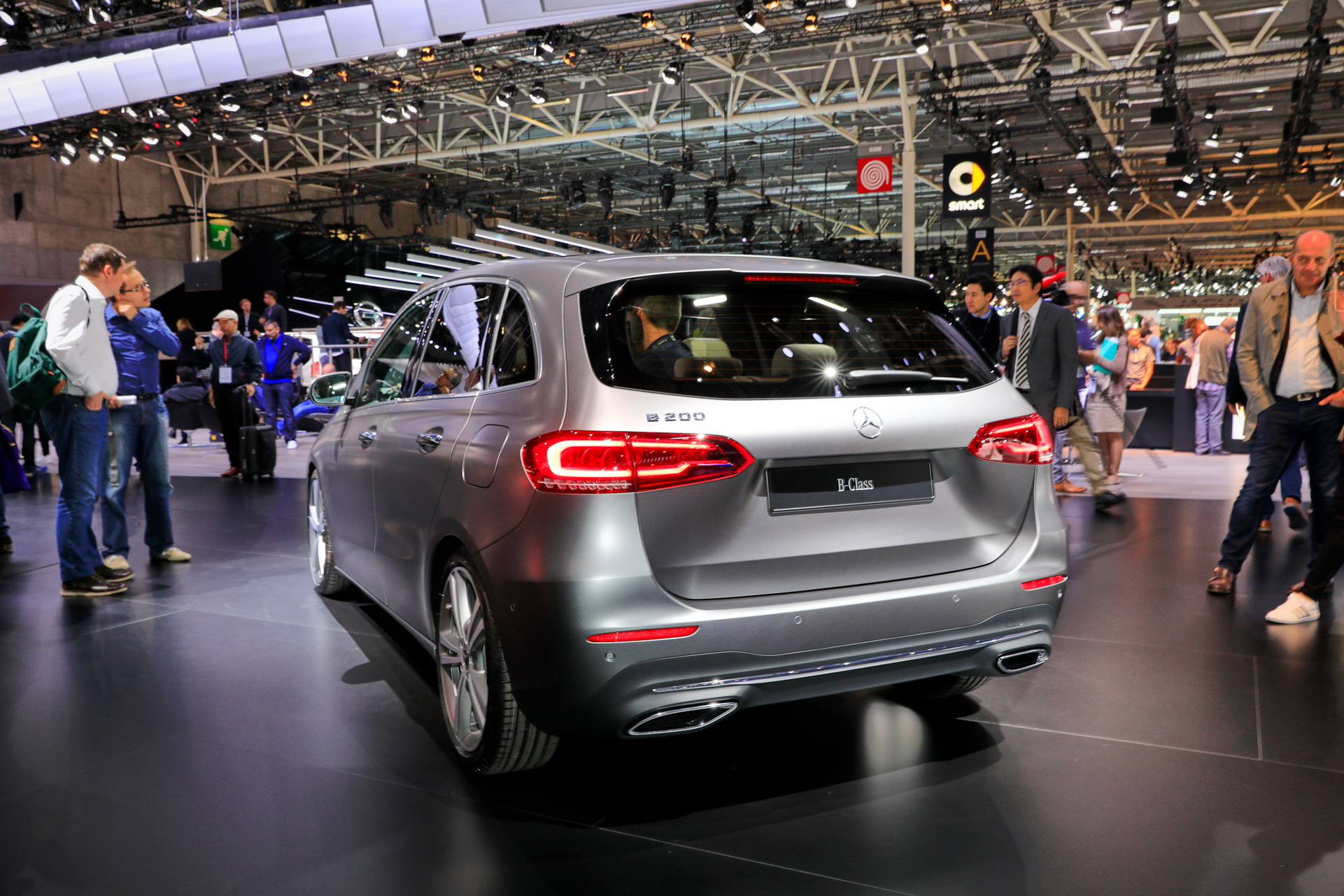 Mercedes B19 2018 Paris Auto Show Gallery: Mercedes-Benz