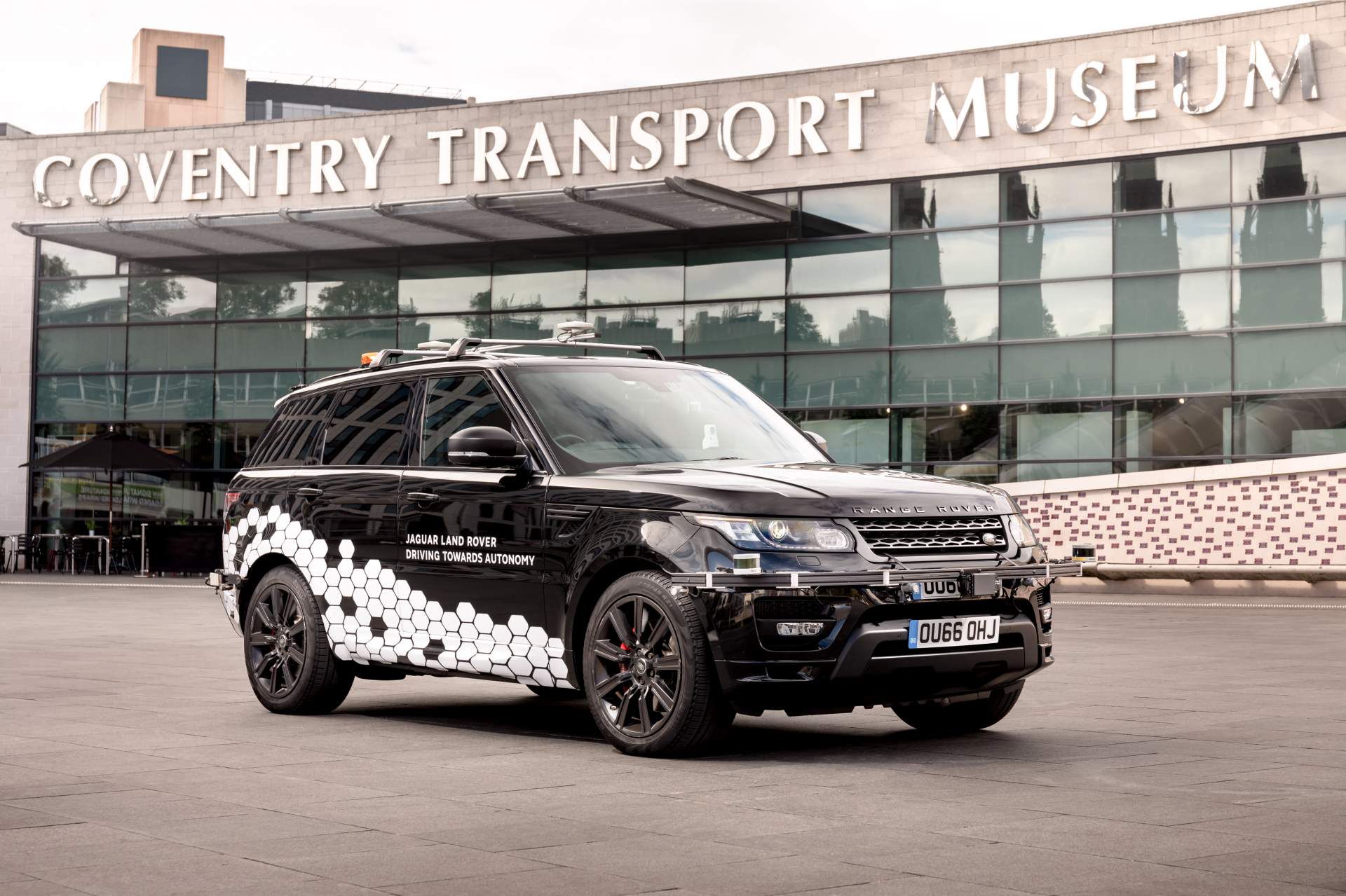 Self-driving Range Rover Sport 1 Self-Driving Range Rover Sport Laps Coventry Ring Road Incident-Free