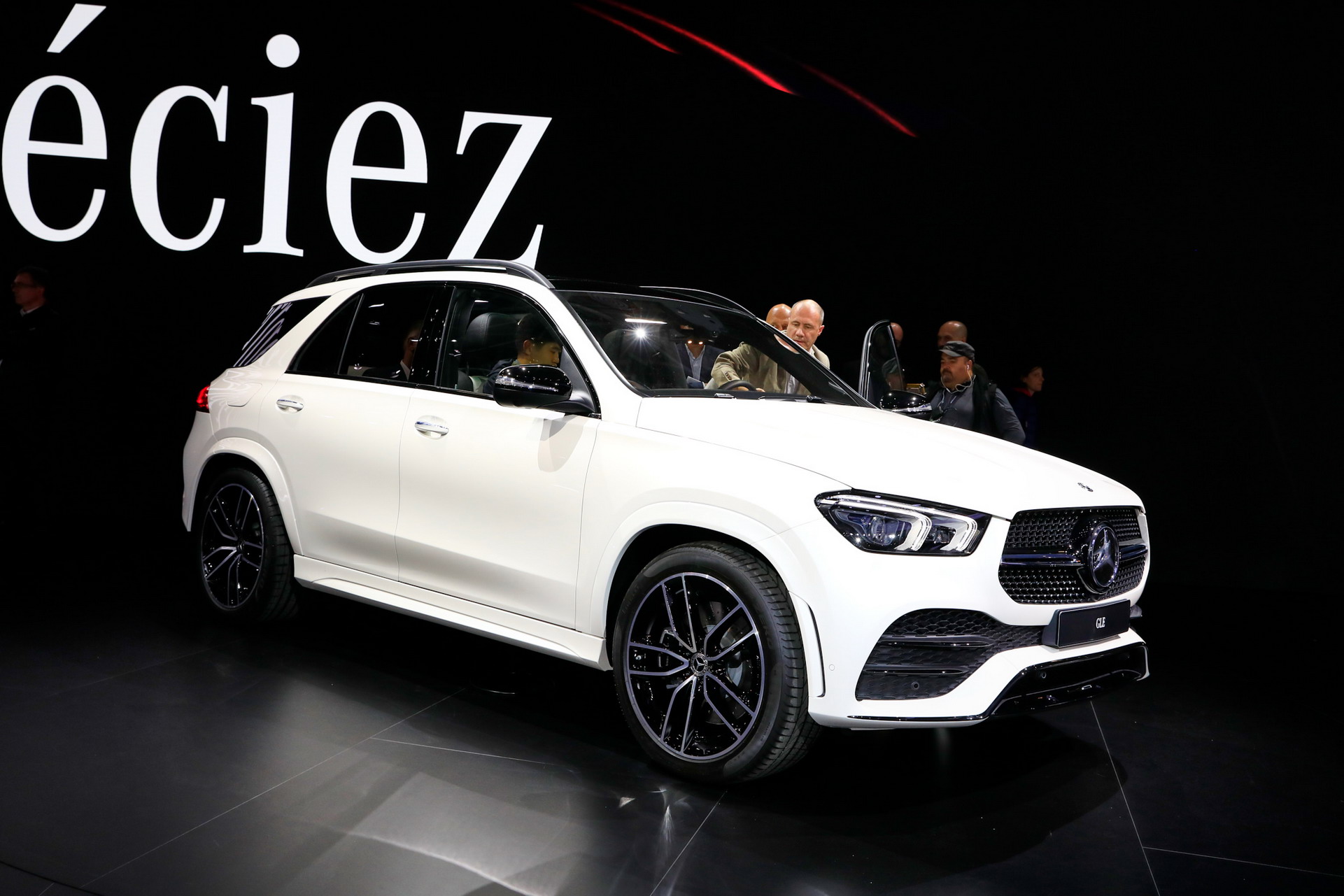 Mercedes B52 2018 Paris Auto Show Gallery: Mercedes-Benz
