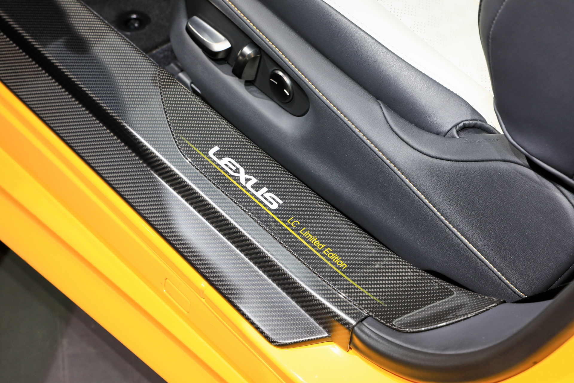 2019 lexus lc limited edition paris livepics 8 Lexus LC Limited Edition Adds A Splash Of Color To Luxury Coupe