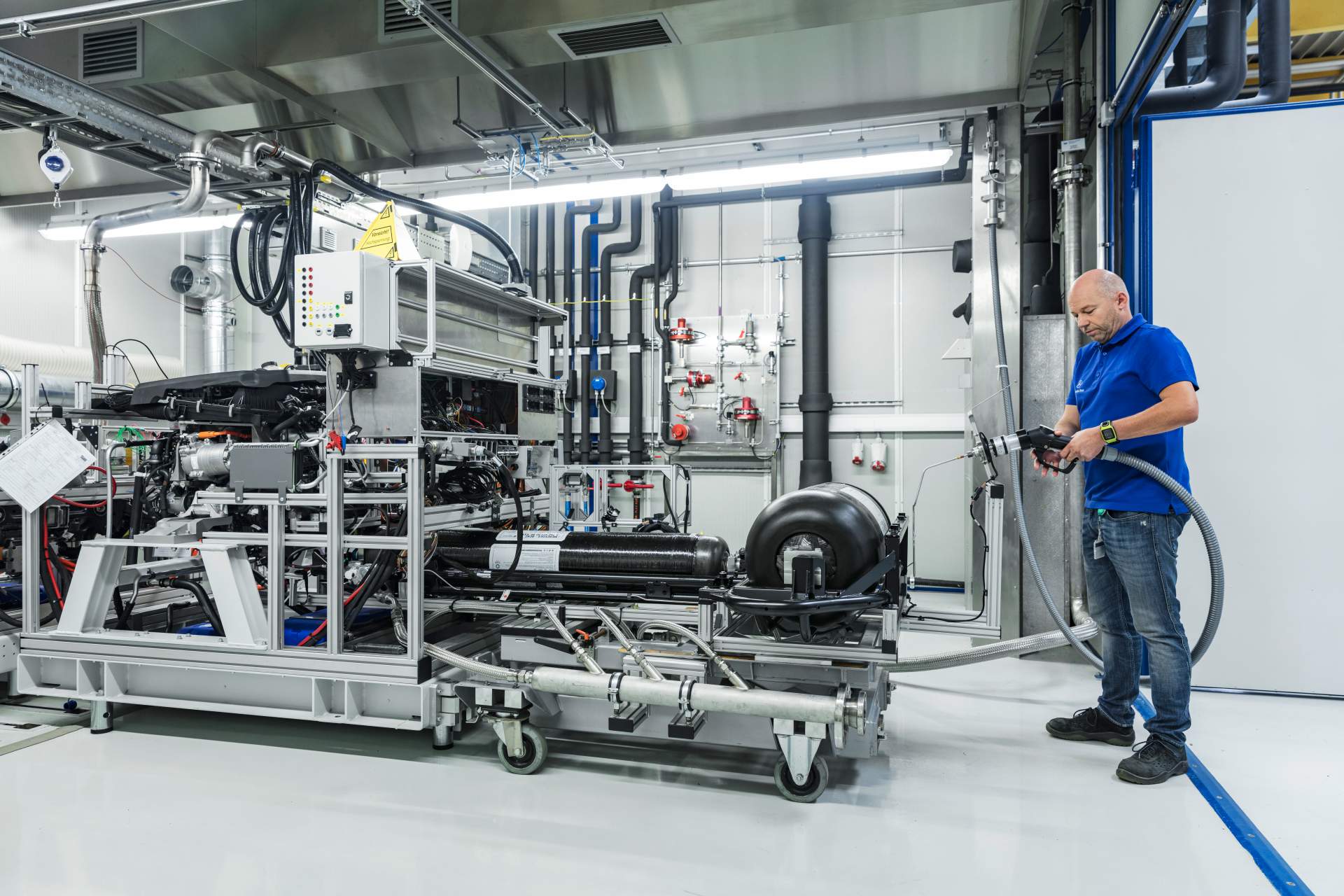 Exklusive Einblicke in die Entwicklung und Erprobung des GLC F-CELL: Die nächste Generation Brennstoffzellenfahrzeuge von Mercedes-Benz auf dem Weg zur Serienreife
Exclusive insights into the development and testing of the GLC F-CELL: The next generation Mercedes Drops Full Details On GLC F-Cell Before Deliveries Begin