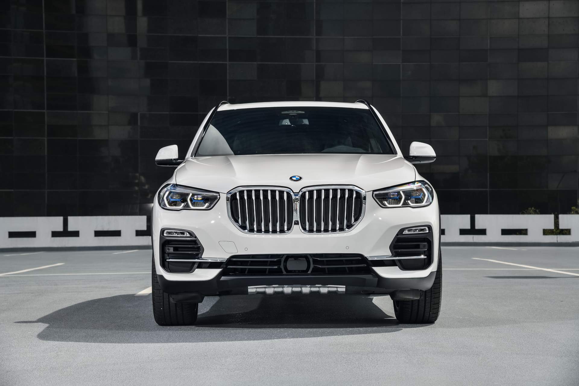 2019 BMW X5 1 Your 2019 BMW X5 Photo Gallery Is Here And It’s Huge