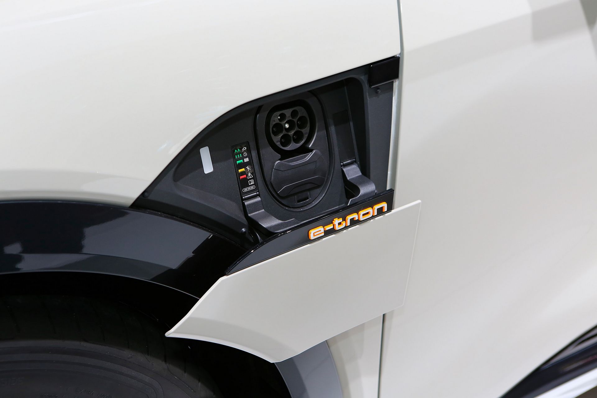 Audi-e-tron-SUV-Paris-24 Audi Shows Its E-Tron SUV Model X Hunter In French Capital