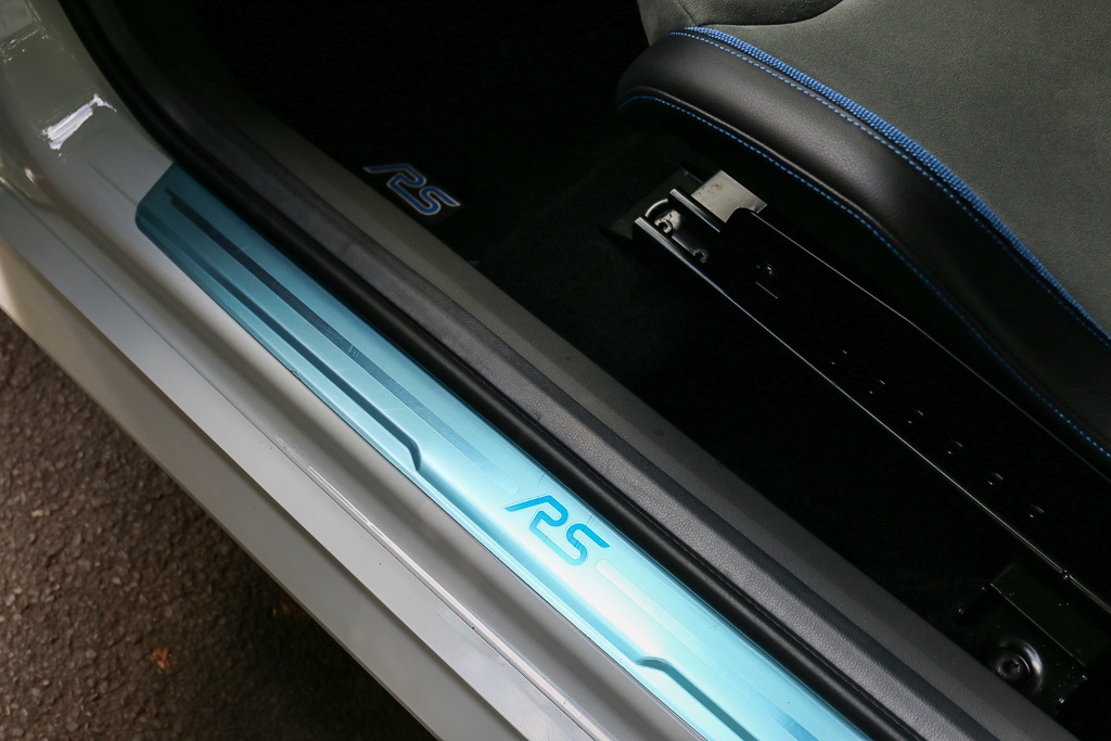 2009 ford focus rs mk2 14 Interested In A White Ford Focus RS Mk2 With Under 10k Miles?