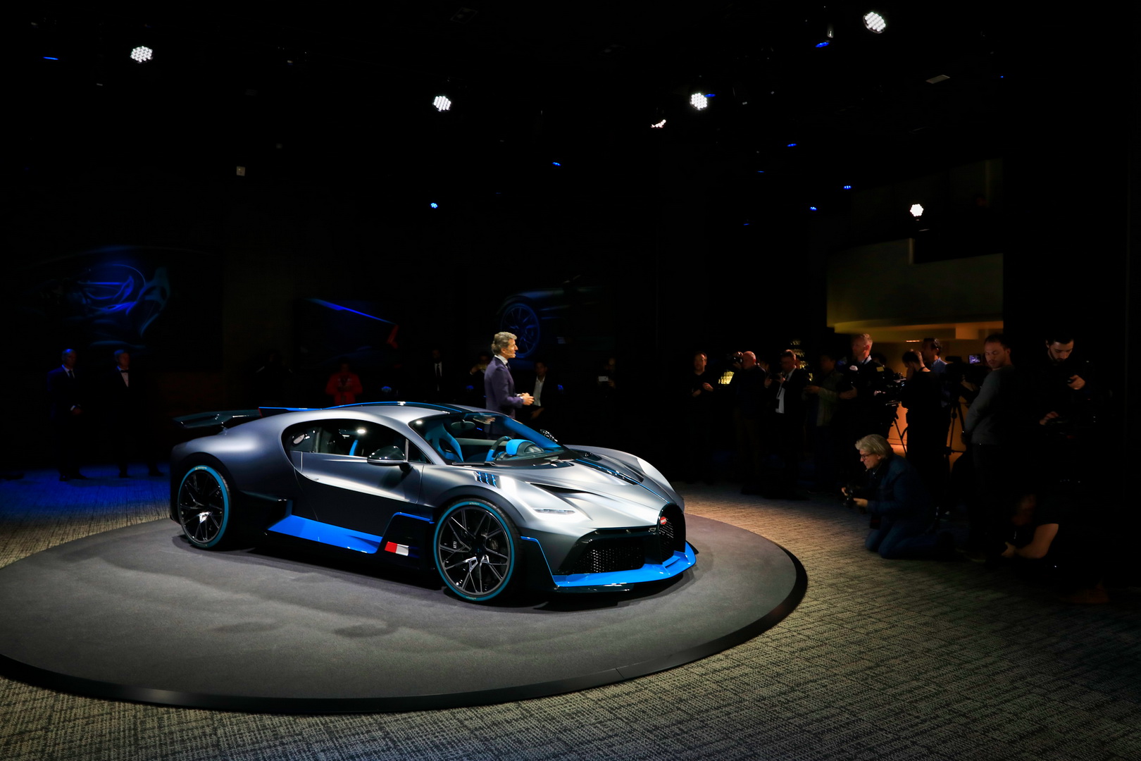 Bugatti Divo Bugatti Divo Looks Spectacular Under Any Light, Check It Out In 92 Images From Paris