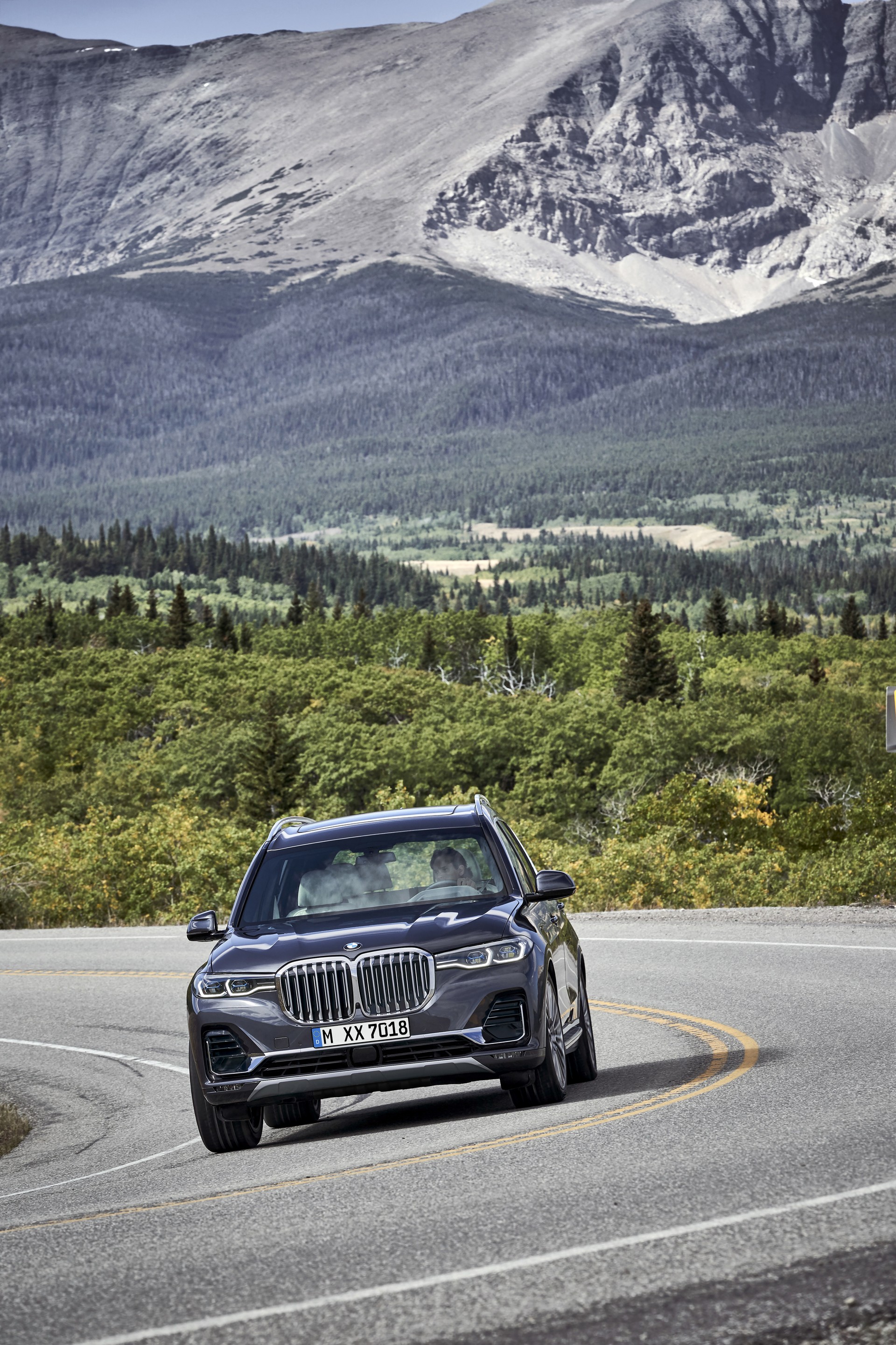 2019-BMW-X7-43 2019 BMW X7: As Big As A Cadillac Escalade, As Luxurious As A Rolls Royce