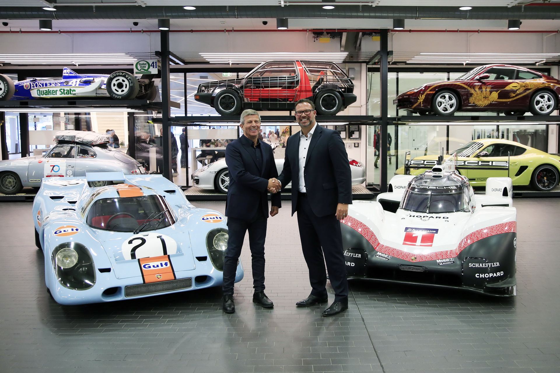 Porsche-919-Final-Drive-14 Le Mans-Winning 919 Hybrid Driven On Public Roads To Its Retirement At The Porsche Museum