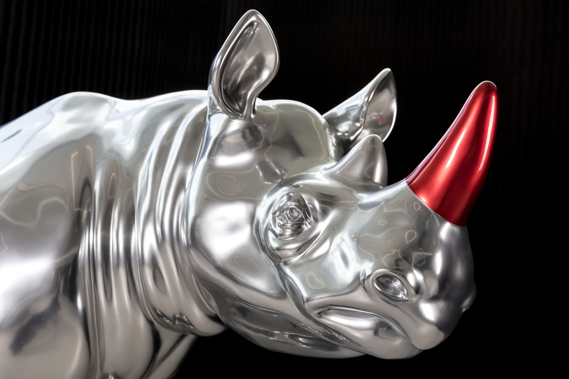 land-rover-rhino-sculpture-03 Land Rover’s Latest Helped Raise $800k – And It Doesn’t Even Have Wheels