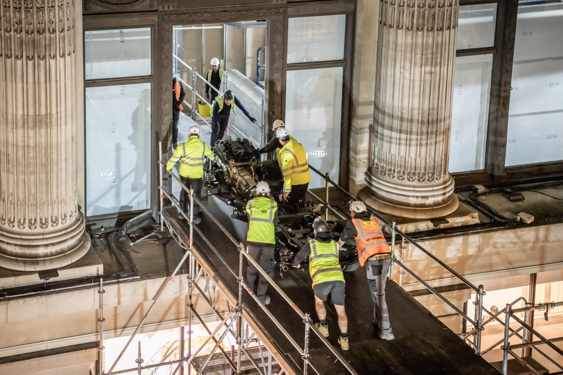 Land_Rover_Classic_Defender_Selfridges_03 One-Off Defender ‘Selfridges Edition’ Made Exclusively For Store’s Designer Room