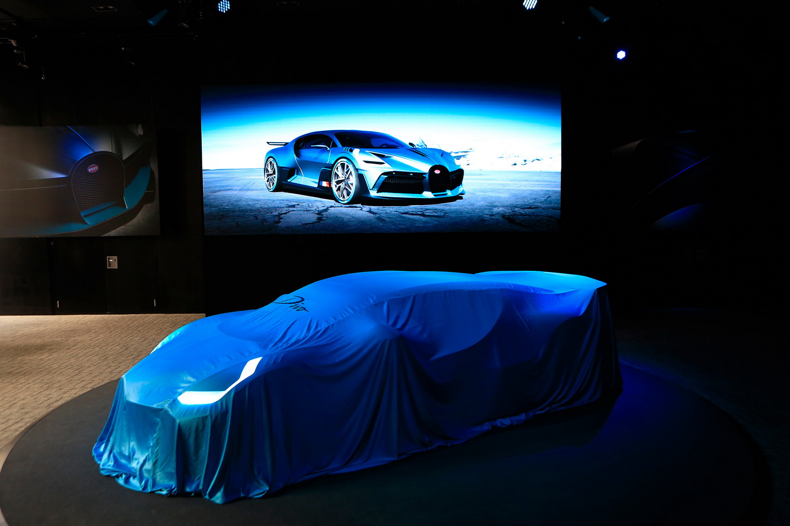 Bugatti Divo Bugatti Divo Looks Spectacular Under Any Light, Check It Out In 92 Images From Paris