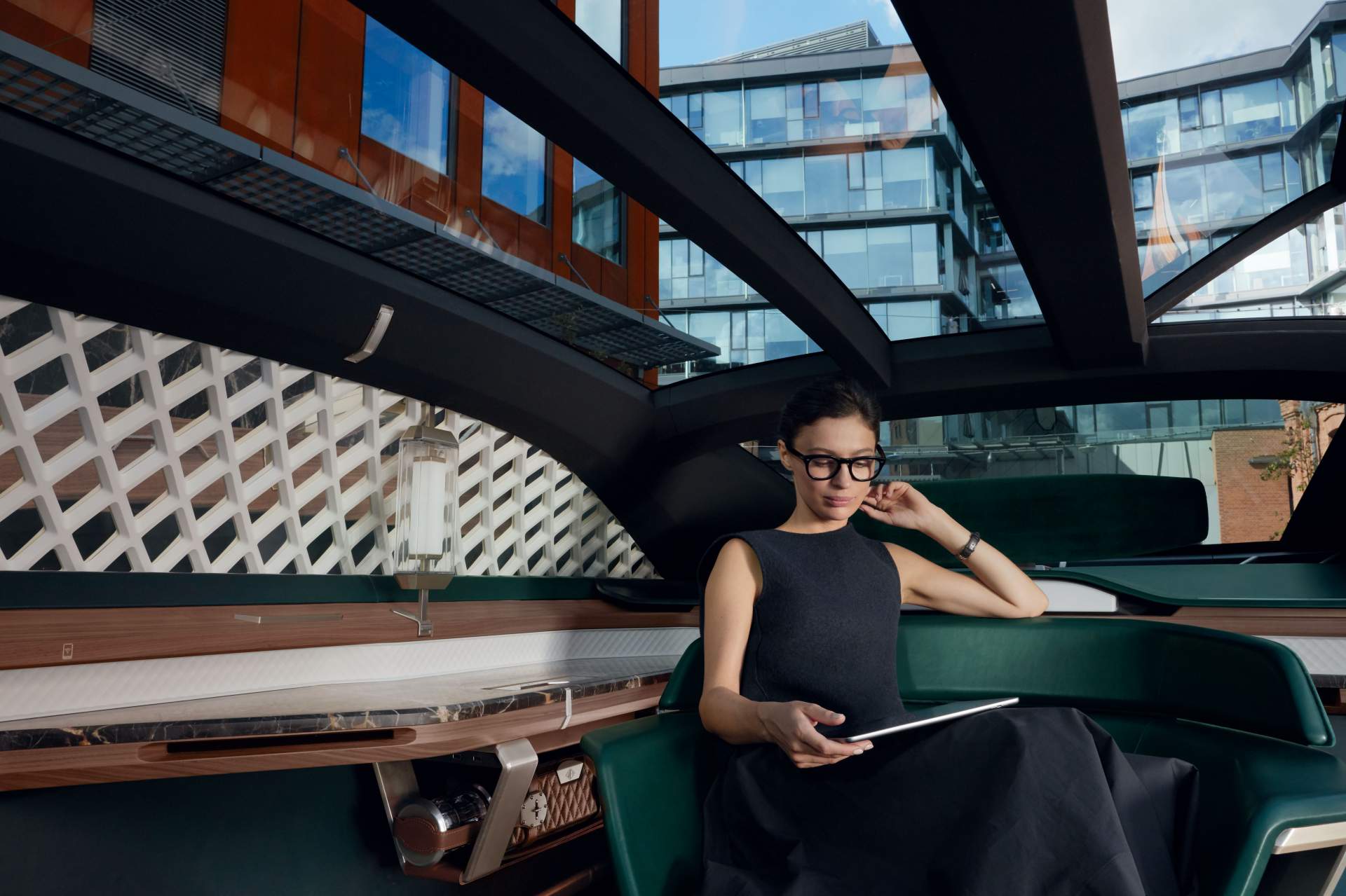 Renault EZ Ultimo Concept 75 Renault EZ-Ultimo Concept Envisions Self-Driving Luxury Lounge