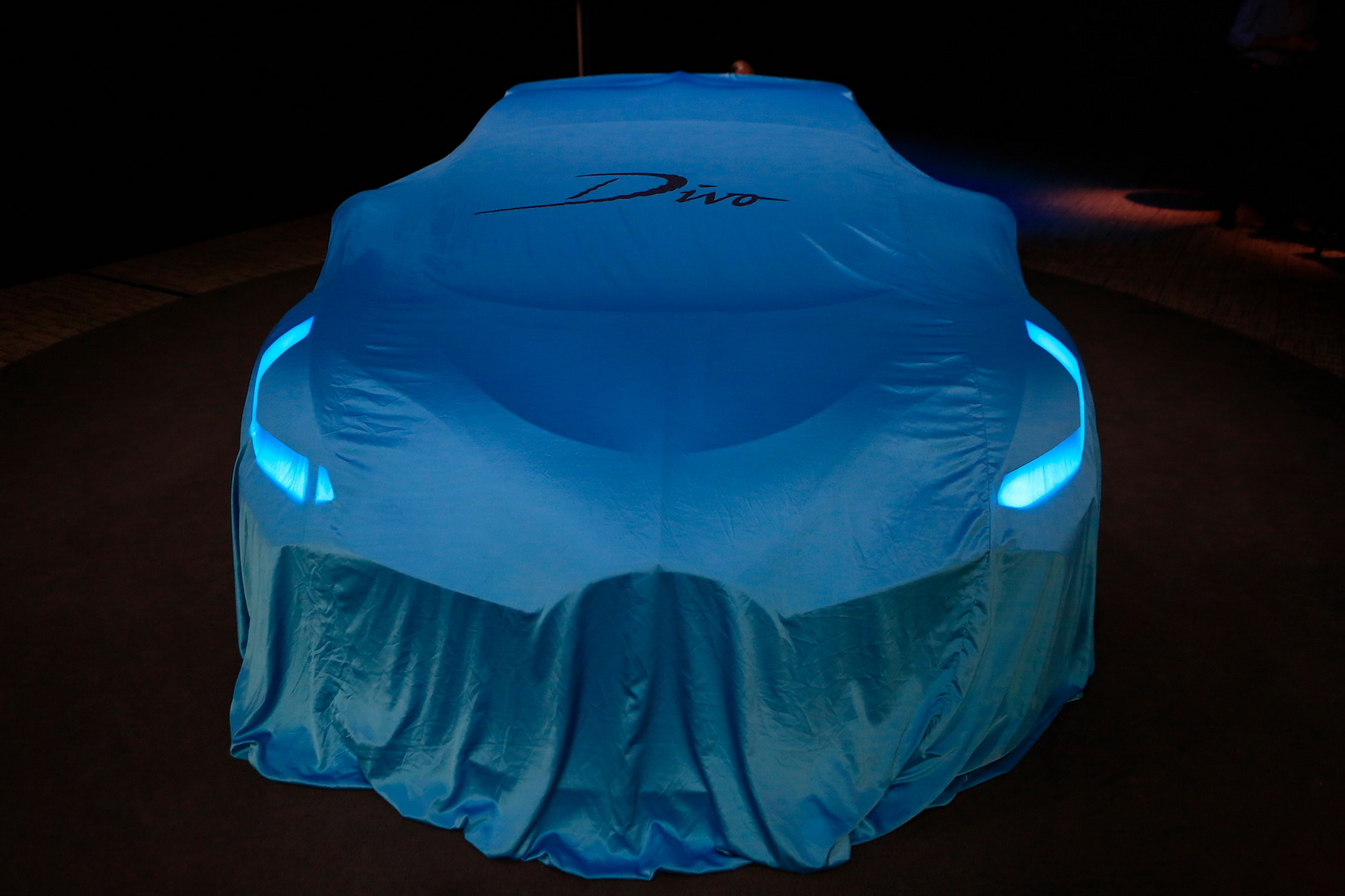 Bugatti Divo Bugatti Divo Looks Spectacular Under Any Light, Check It Out In 92 Images From Paris